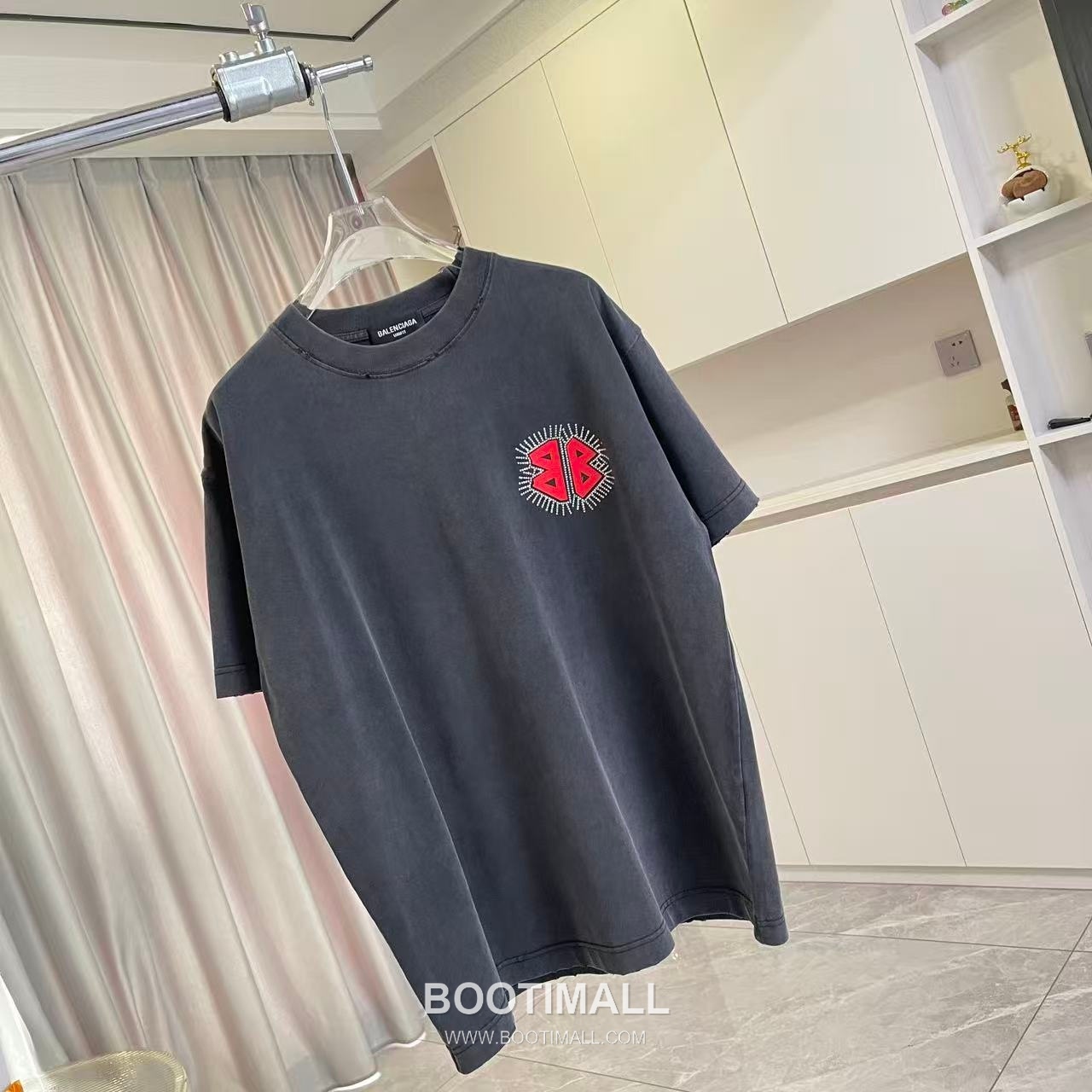 Balenciaga 2026 S/S Cotton Distressed Washed Crystal Silicone Logo T-Shirt 발렌시아가 2026SS 코튼 디스트로이드 워싱 크리스탈 실리콘 로고 티셔츠 3