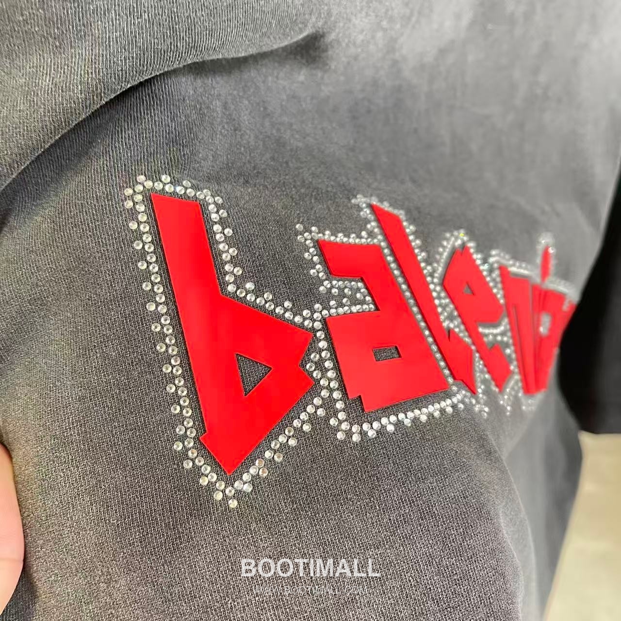 Balenciaga 2026 S/S Cotton Distressed Washed Crystal Silicone Logo T-Shirt 발렌시아가 2026SS 코튼 디스트로이드 워싱 크리스탈 실리콘 로고 티셔츠 9