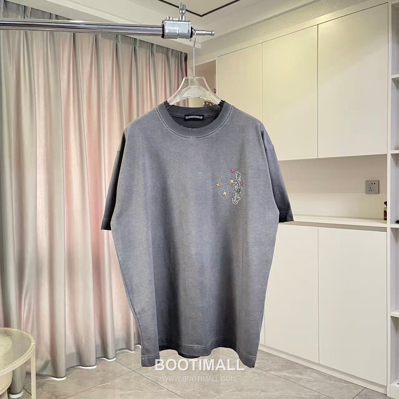 Chrome Hearts 2026 S/S Cotton Distressed Washed Cross Logo T-Shirt 크롬하츠 2026SS 코튼 디스트로이드 워싱 크로스 로고 티셔츠 2