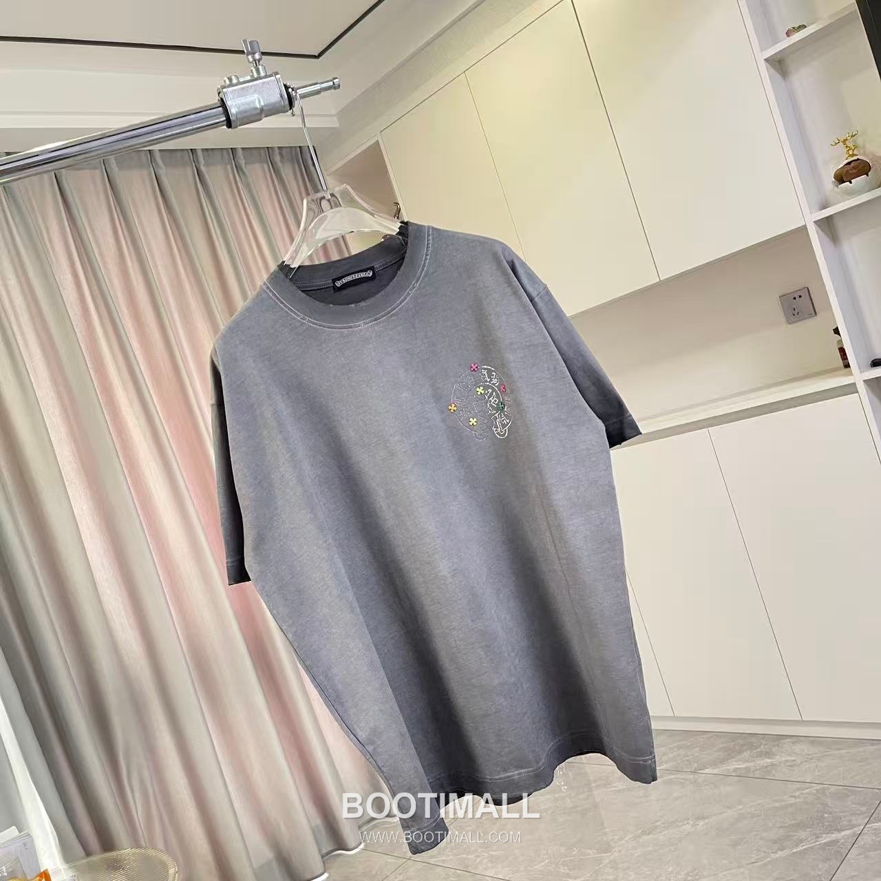 Chrome Hearts 2026 S/S Cotton Distressed Washed Cross Logo T-Shirt 크롬하츠 2026SS 코튼 디스트로이드 워싱 크로스 로고 티셔츠 3