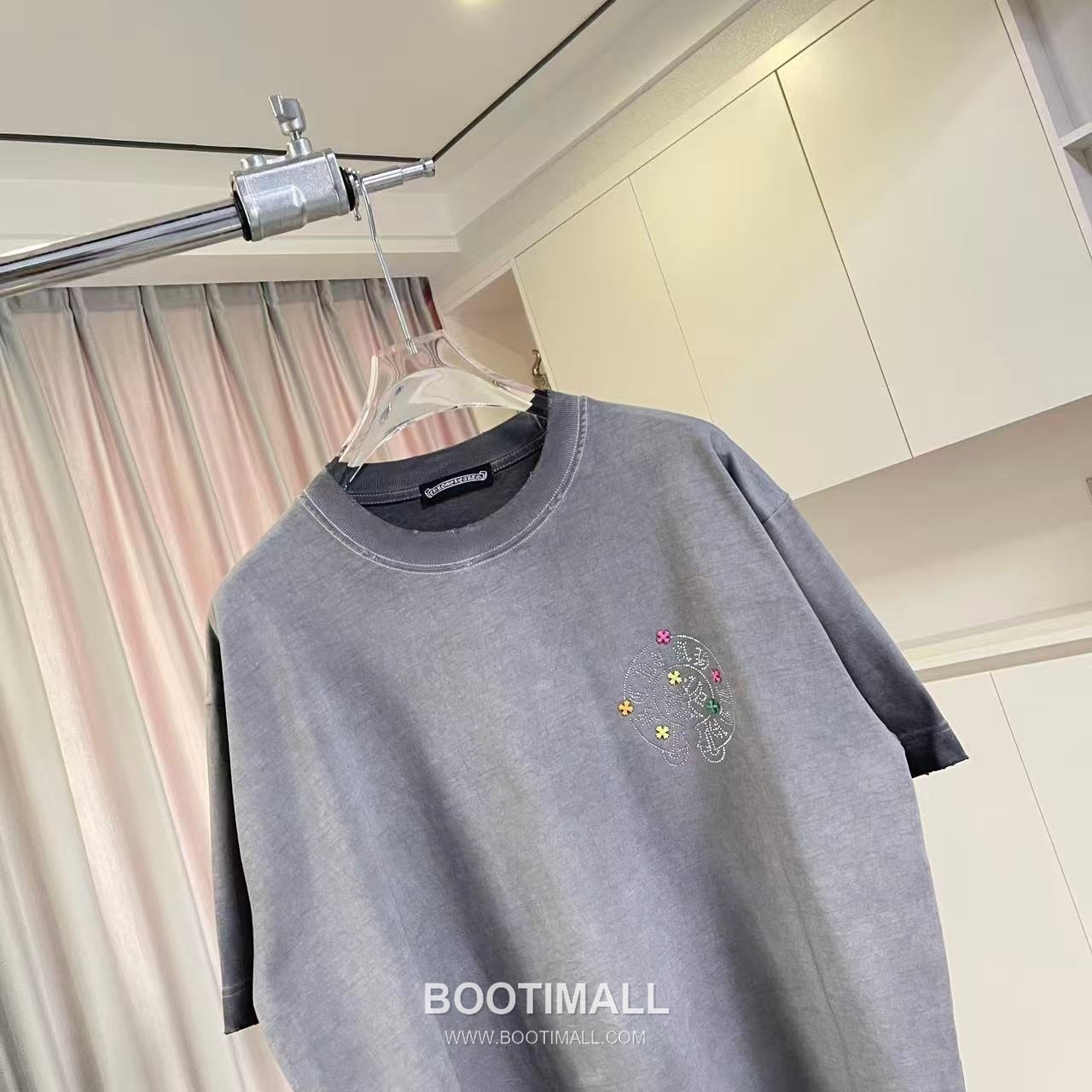 Chrome Hearts 2026 S/S Cotton Distressed Washed Cross Logo T-Shirt 크롬하츠 2026SS 코튼 디스트로이드 워싱 크로스 로고 티셔츠 4