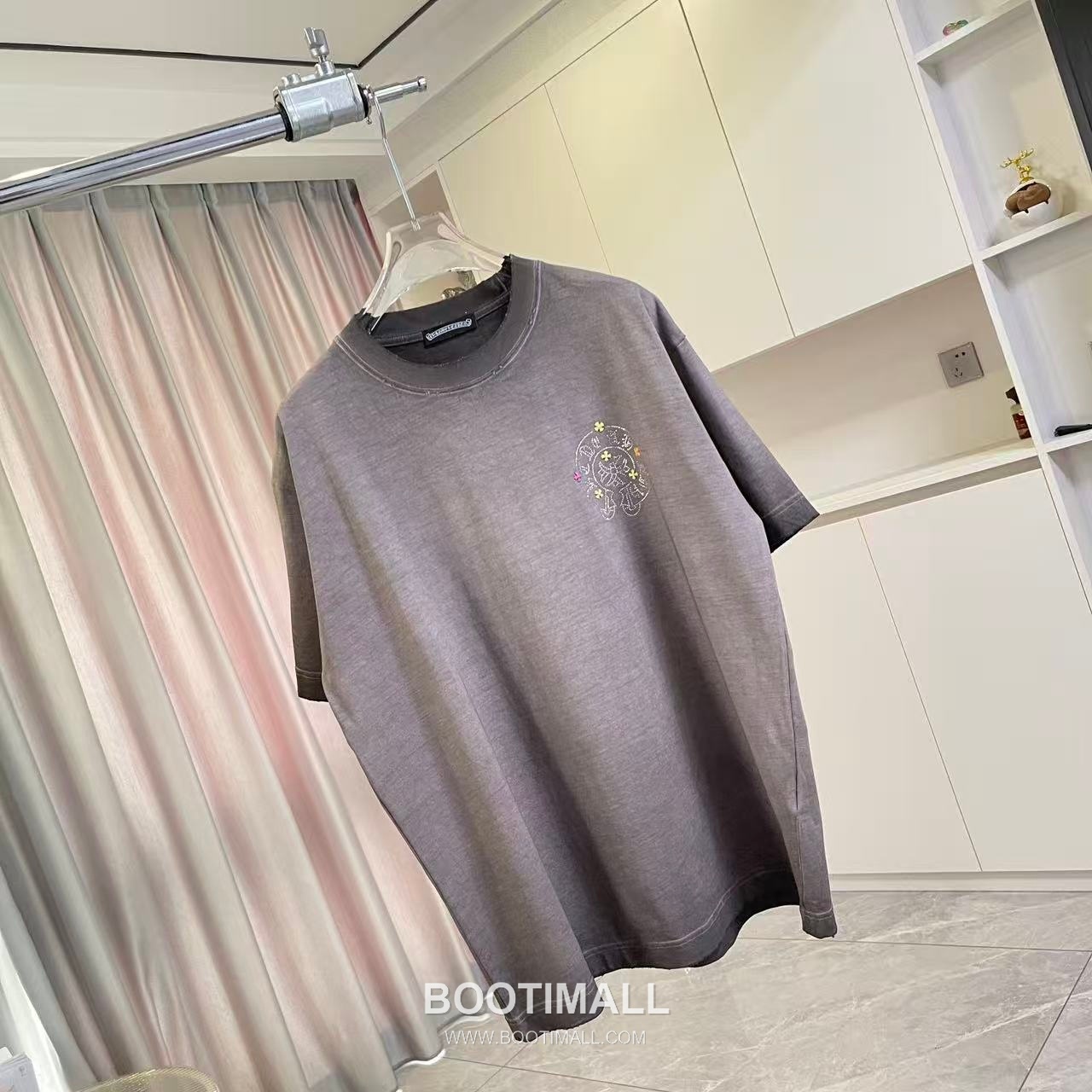 Chrome Hearts 2026 S/S Cotton Distressed Washed Cross Logo T-Shirt 크롬하츠 2026SS 코튼 디스트로이드 워싱 크로스 로고 티셔츠 3