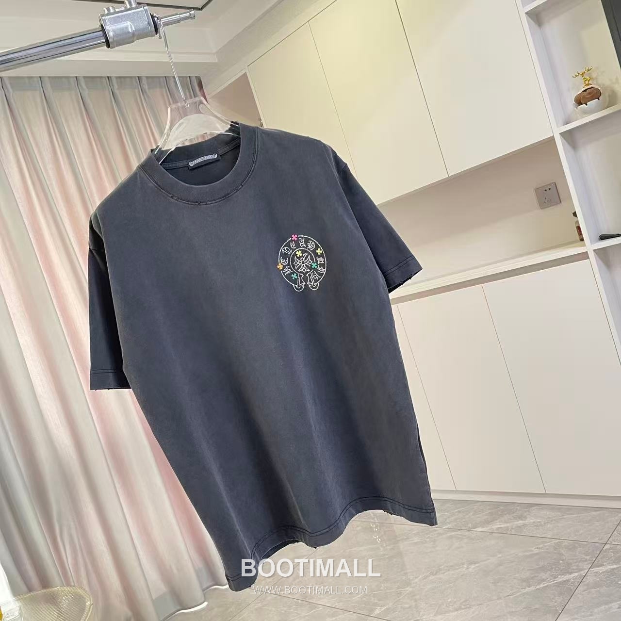 Chrome Hearts 2026 S/S Cotton Distressed Washed Cross Logo T-Shirt 크롬하츠 2026SS 코튼 디스트로이드 워싱 크로스 로고 티셔츠 3