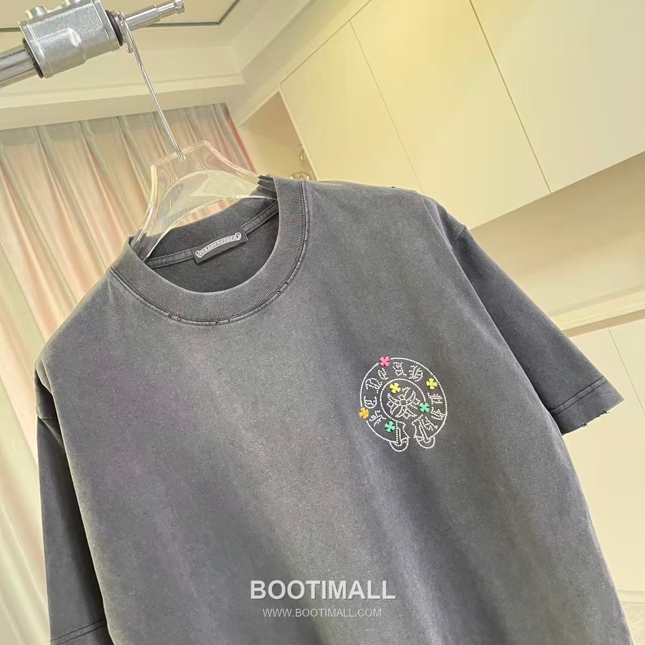 Chrome Hearts 2026 S/S Cotton Distressed Washed Cross Logo T-Shirt 크롬하츠 2026SS 코튼 디스트로이드 워싱 크로스 로고 티셔츠 4