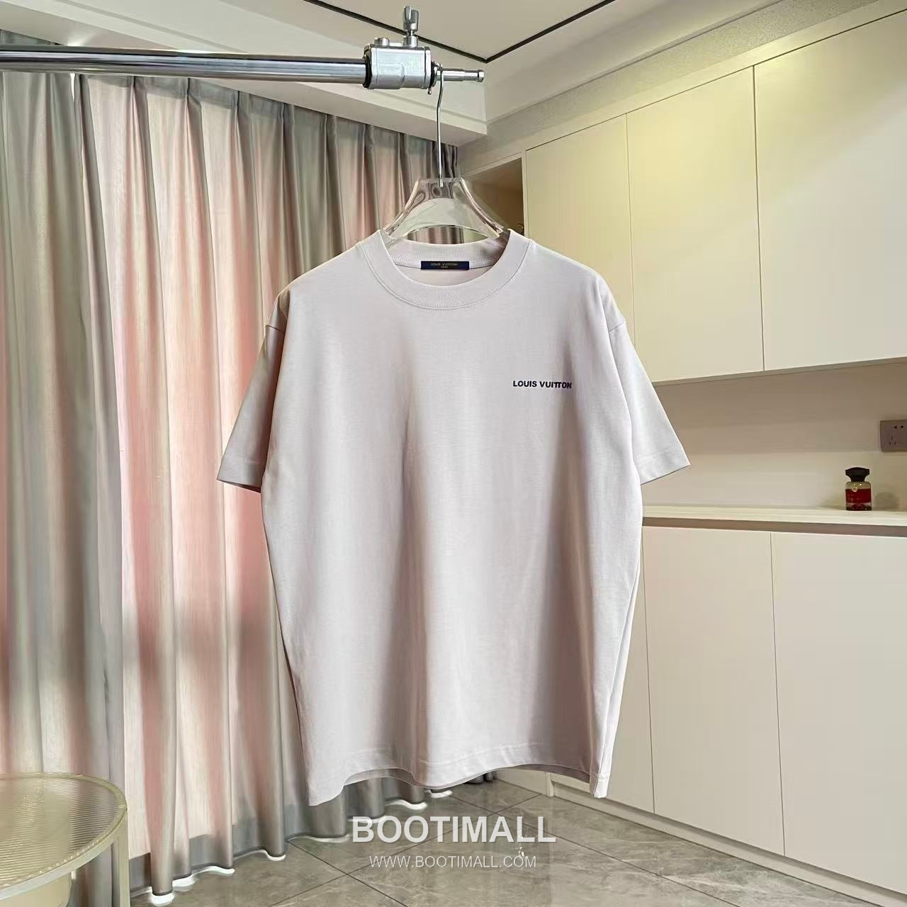 Louis Vuitton 2026 S/S Cotton Letter Logo Print T-Shirt 루이비통 2026SS 코튼 레터 로고 프린트 티셔츠 2