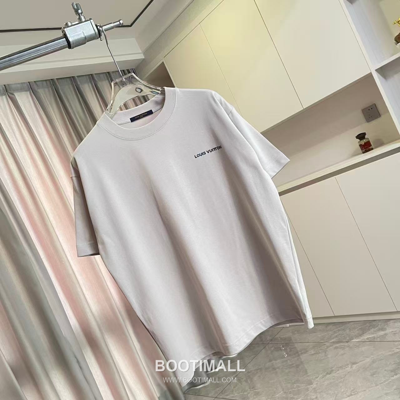 Louis Vuitton 2026 S/S Cotton Letter Logo Print T-Shirt 루이비통 2026SS 코튼 레터 로고 프린트 티셔츠 3