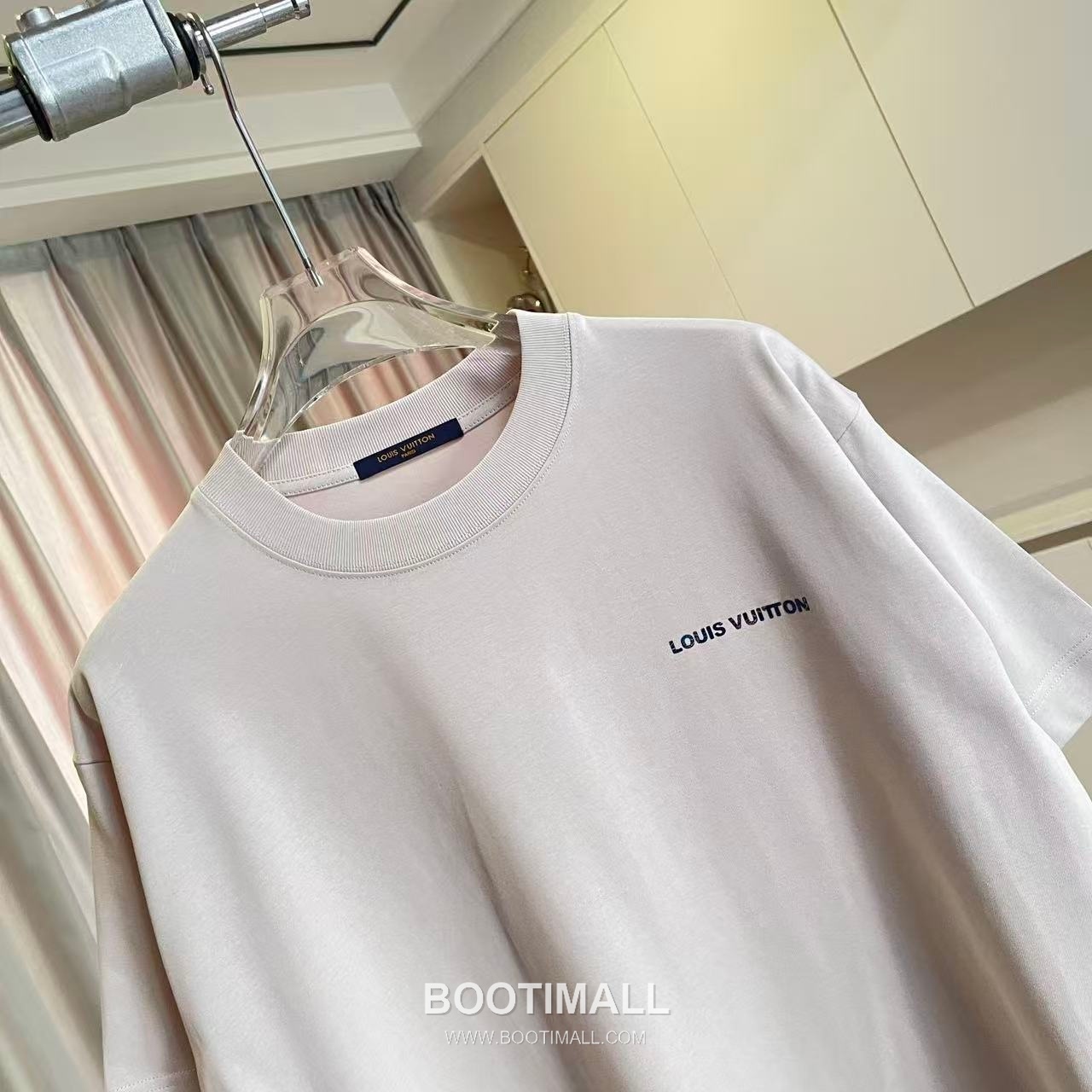 Louis Vuitton 2026 S/S Cotton Letter Logo Print T-Shirt 루이비통 2026SS 코튼 레터 로고 프린트 티셔츠 4