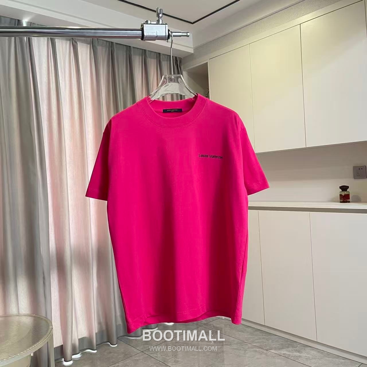 Louis Vuitton 2026 S/S Cotton Letter Logo Print T-Shirt 루이비통 2026SS 코튼 레터 로고 프린트 티셔츠 2