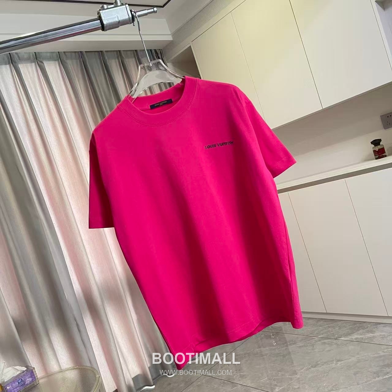 Louis Vuitton 2026 S/S Cotton Letter Logo Print T-Shirt 루이비통 2026SS 코튼 레터 로고 프린트 티셔츠 3