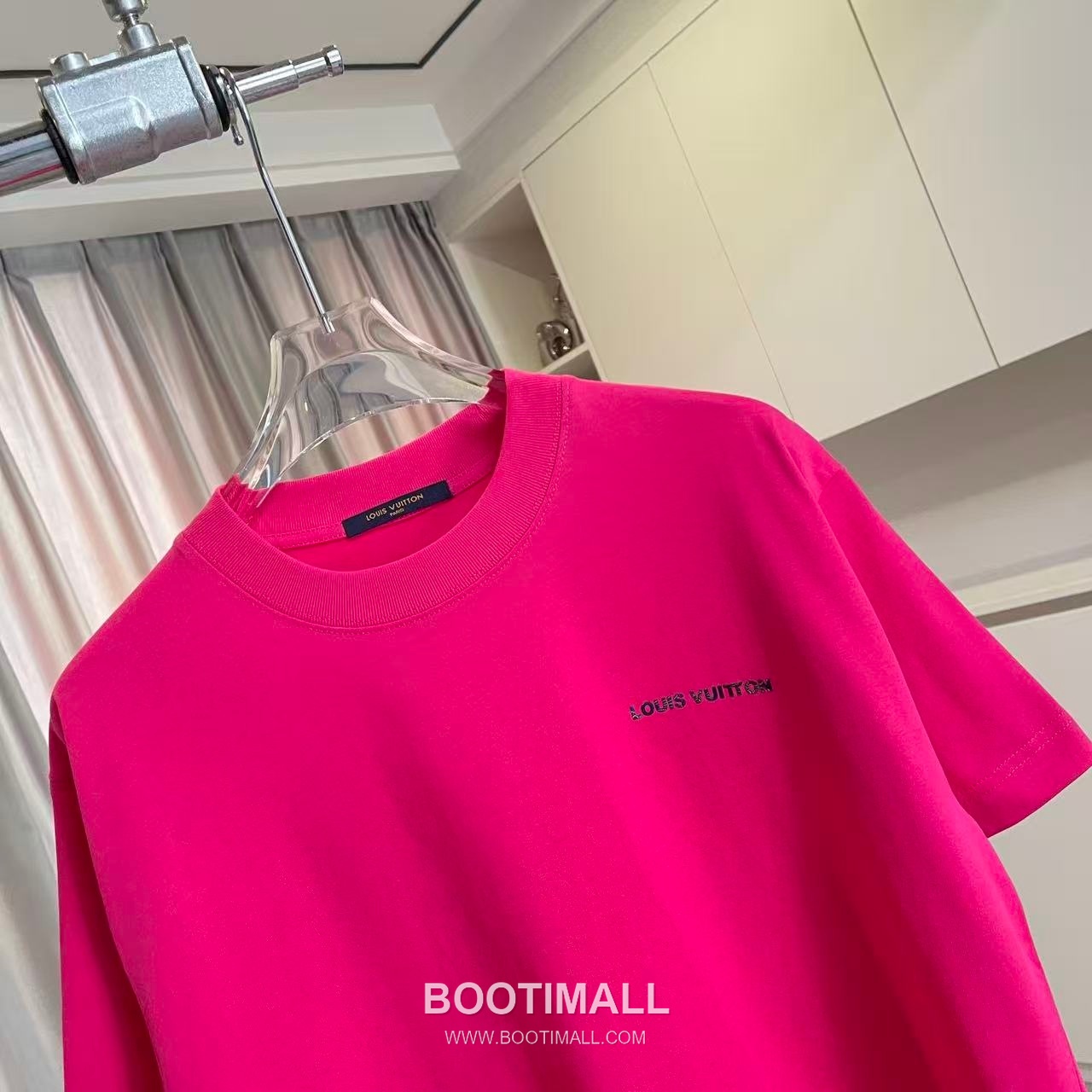 Louis Vuitton 2026 S/S Cotton Letter Logo Print T-Shirt 루이비통 2026SS 코튼 레터 로고 프린트 티셔츠 4