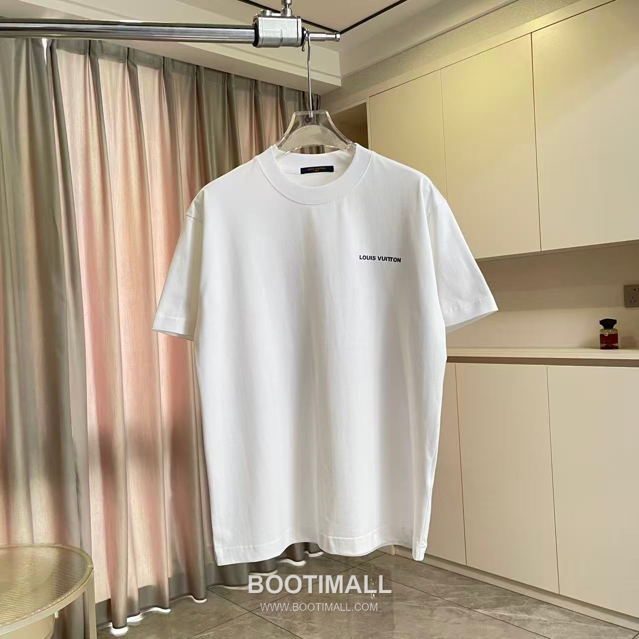 Louis Vuitton 2026 S/S Cotton Letter Logo Print T-Shirt 루이비통 2026SS 코튼 레터 로고 프린트 티셔츠 2