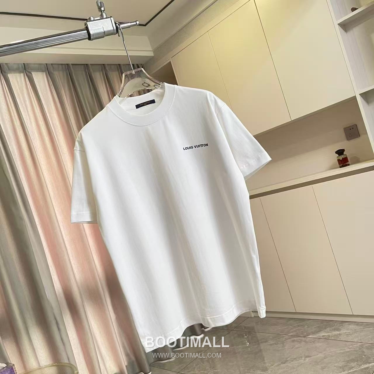 Louis Vuitton 2026 S/S Cotton Letter Logo Print T-Shirt 루이비통 2026SS 코튼 레터 로고 프린트 티셔츠 3