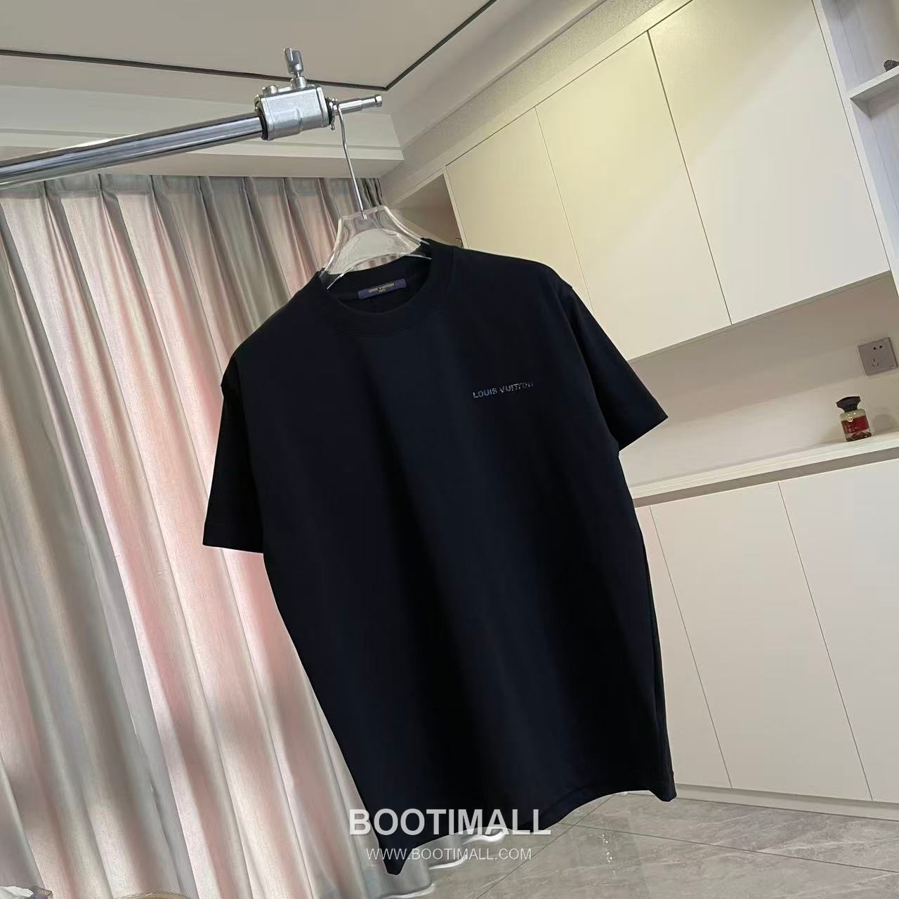 Louis Vuitton 2026 S/S Cotton Letter Logo Print T-Shirt 루이비통 2026SS 코튼 레터 로고 프린트 티셔츠 3