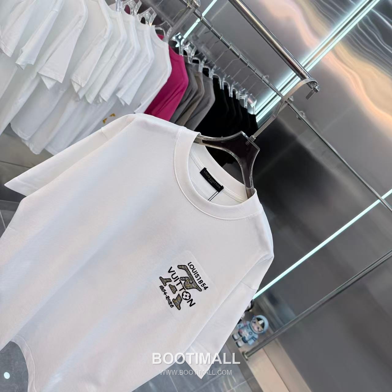 Louis Vuitton 2026 S/S Cotton 3D Embroidery Logo T-Shirt 루이비통 2026SS 코튼 3D 자수 로고 티셔츠 3