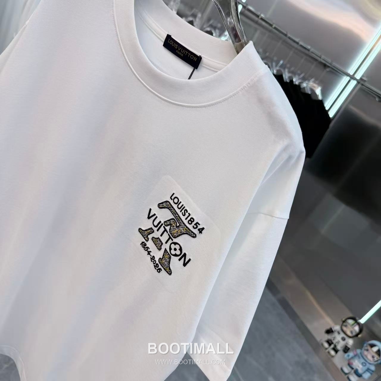 Louis Vuitton 2026 S/S Cotton 3D Embroidery Logo T-Shirt 루이비통 2026SS 코튼 3D 자수 로고 티셔츠 4