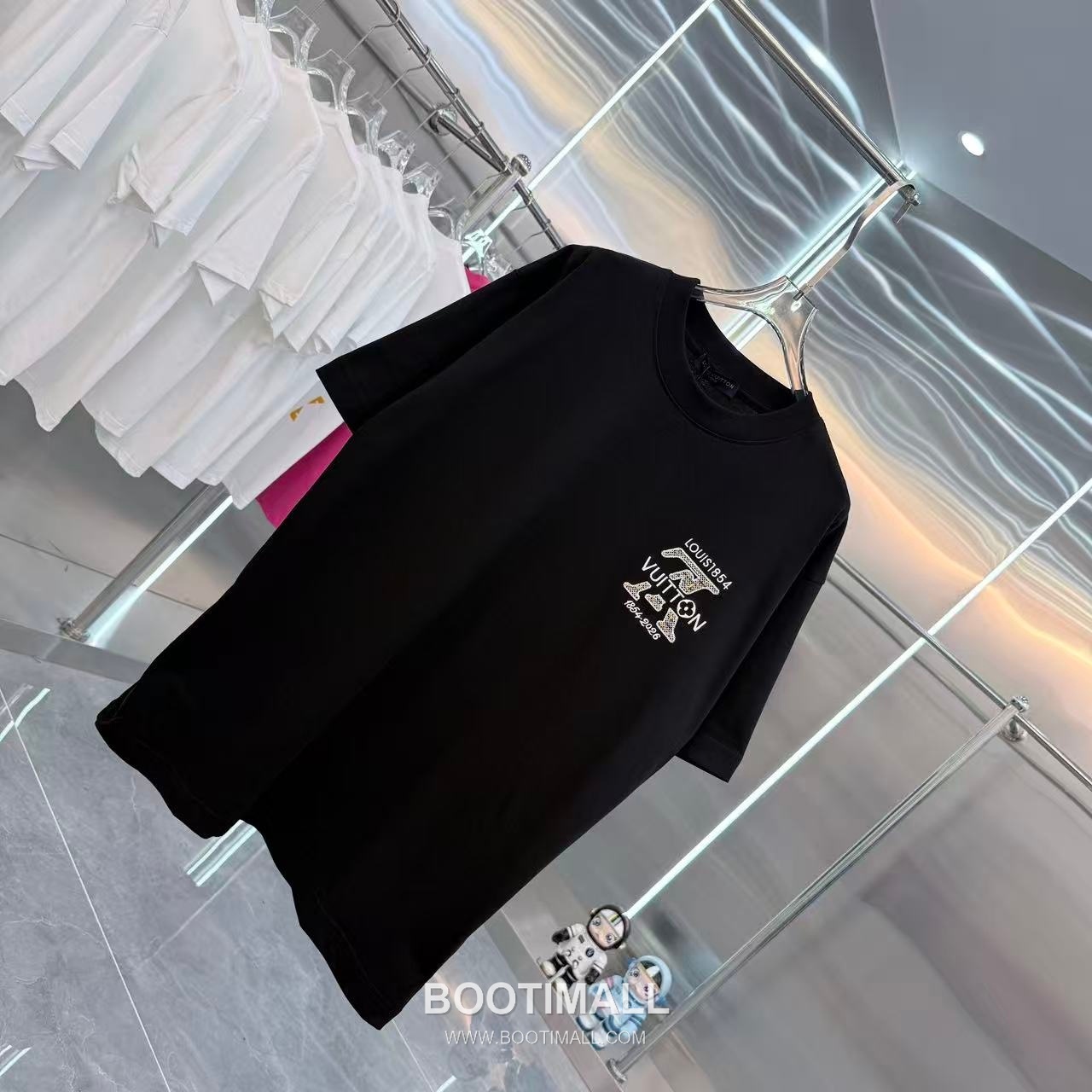 Louis Vuitton 2026 S/S Cotton 3D Embroidery Logo T-Shirt 루이비통 2026SS 코튼 3D 자수 로고 티셔츠 2