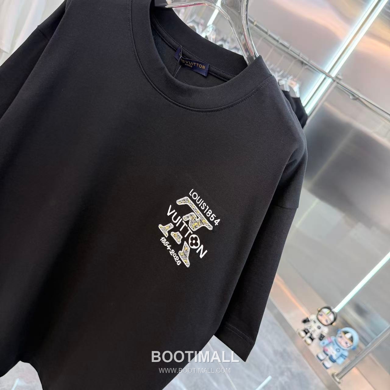Louis Vuitton 2026 S/S Cotton 3D Embroidery Logo T-Shirt 루이비통 2026SS 코튼 3D 자수 로고 티셔츠 4