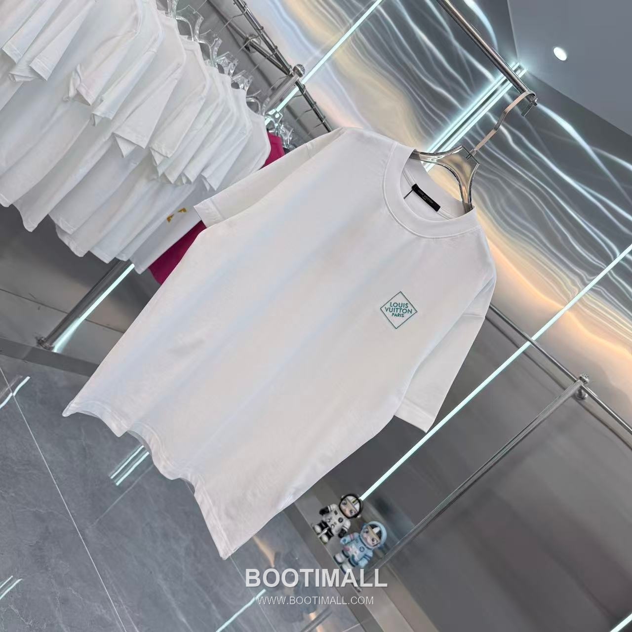 Louis Vuitton 2026 S/S Cotton 3D Embroidery Logo T-Shirt 루이비통 2026SS 코튼 3D 자수 로고 티셔츠 2