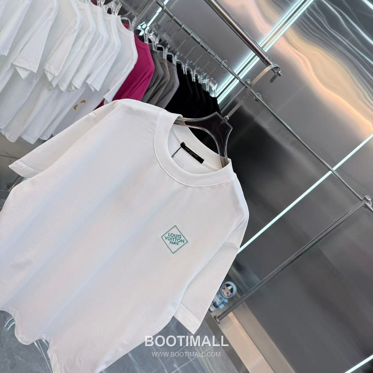 Louis Vuitton 2026 S/S Cotton 3D Embroidery Logo T-Shirt 루이비통 2026SS 코튼 3D 자수 로고 티셔츠 3