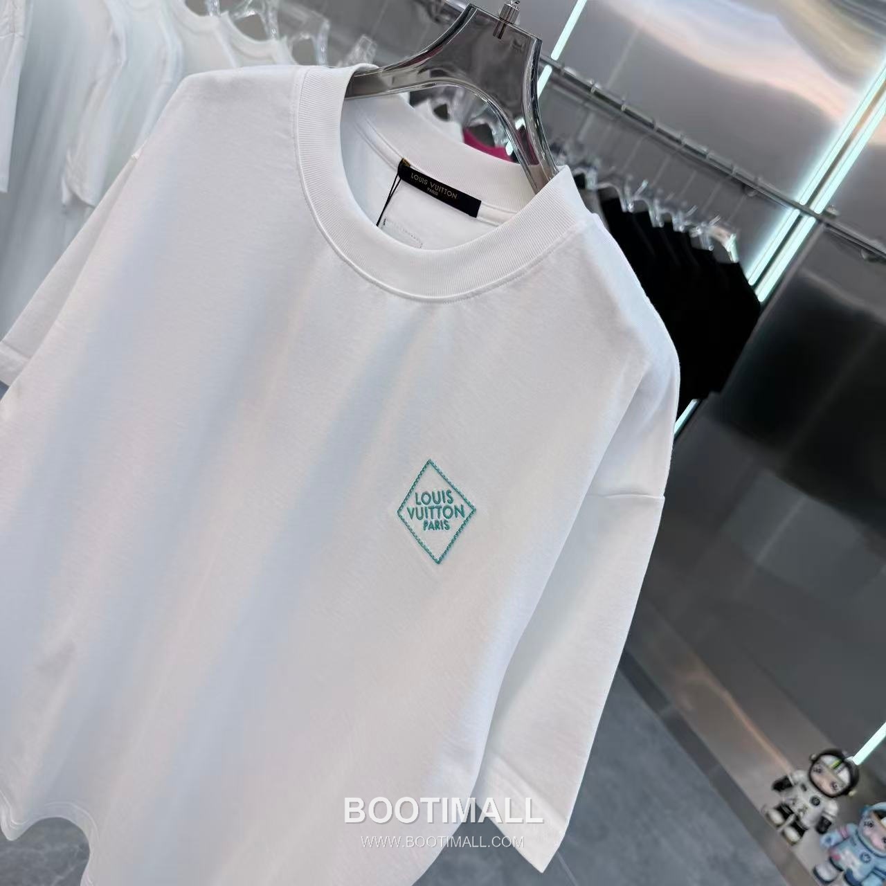 Louis Vuitton 2026 S/S Cotton 3D Embroidery Logo T-Shirt 루이비통 2026SS 코튼 3D 자수 로고 티셔츠 4
