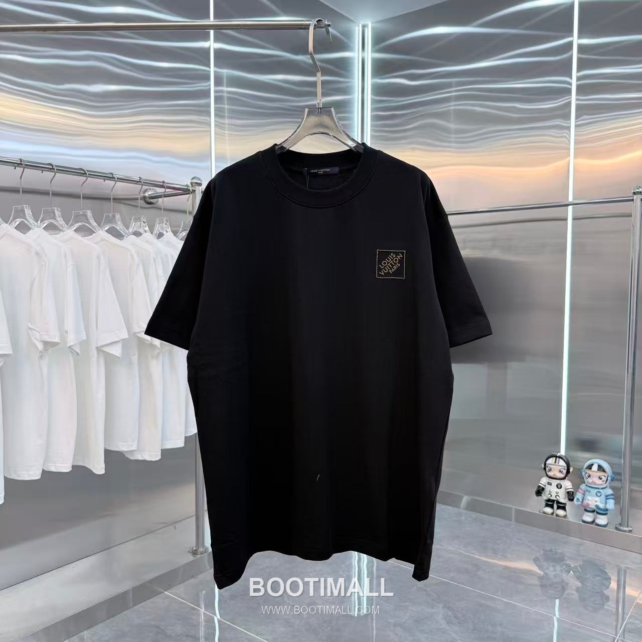Louis Vuitton 2026 S/S Cotton 3D Embroidery Logo T-Shirt 루이비통 2026SS 코튼 3D 자수 로고 티셔츠 1