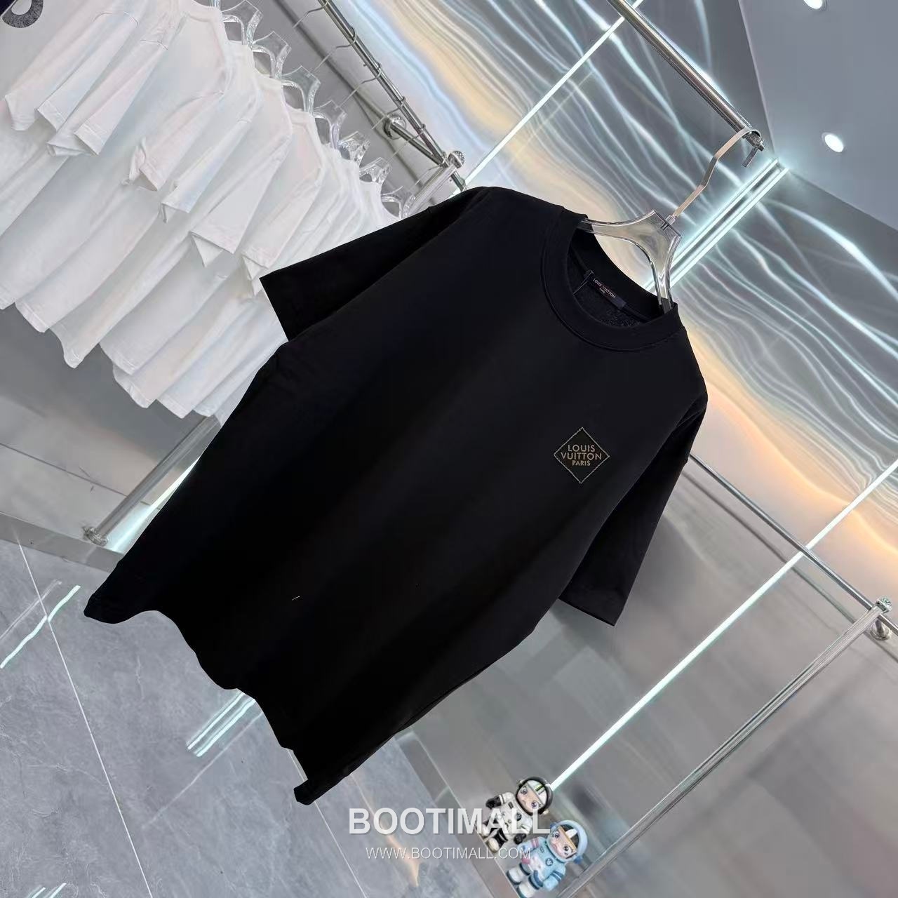 Louis Vuitton 2026 S/S Cotton 3D Embroidery Logo T-Shirt 루이비통 2026SS 코튼 3D 자수 로고 티셔츠 2