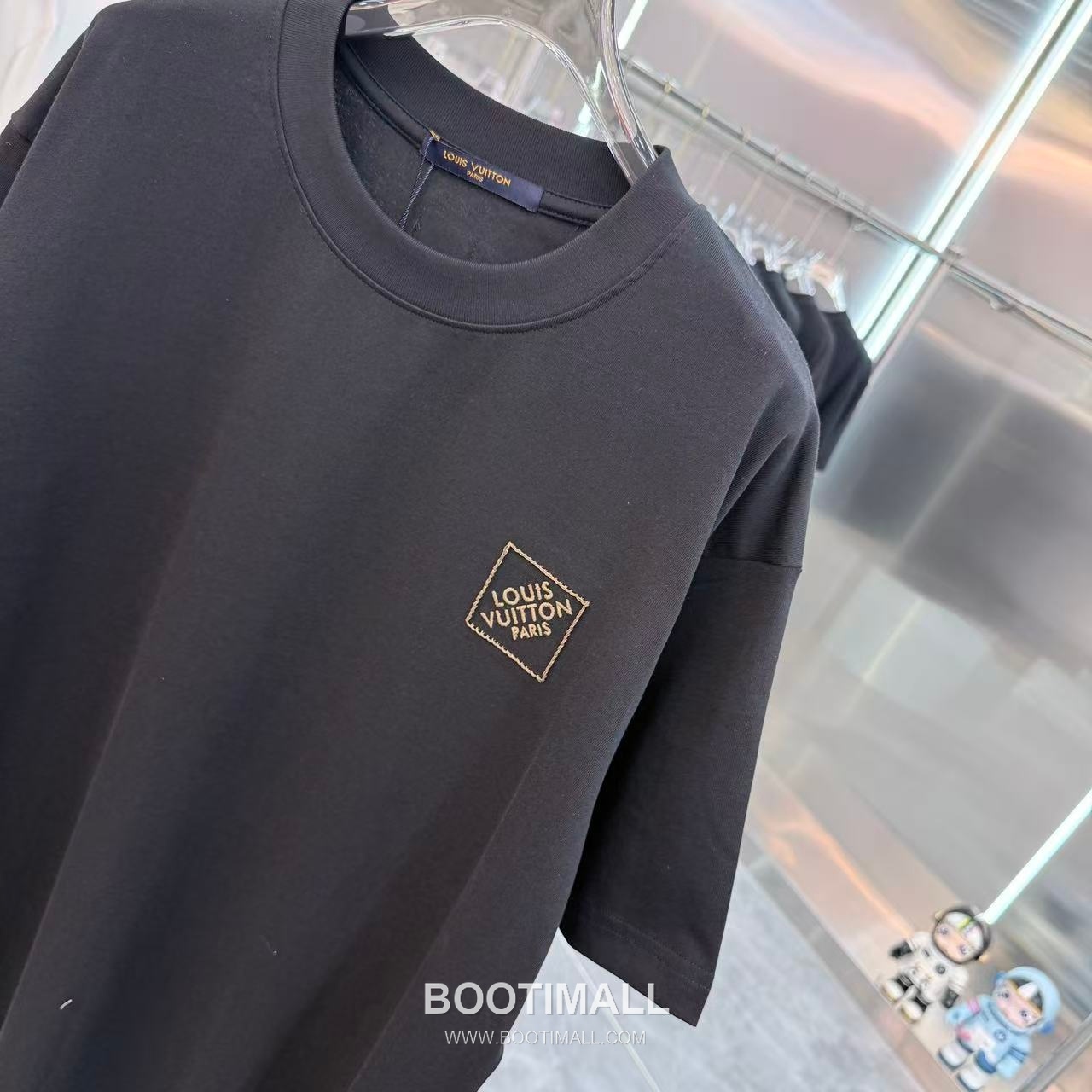 Louis Vuitton 2026 S/S Cotton 3D Embroidery Logo T-Shirt 루이비통 2026SS 코튼 3D 자수 로고 티셔츠 4