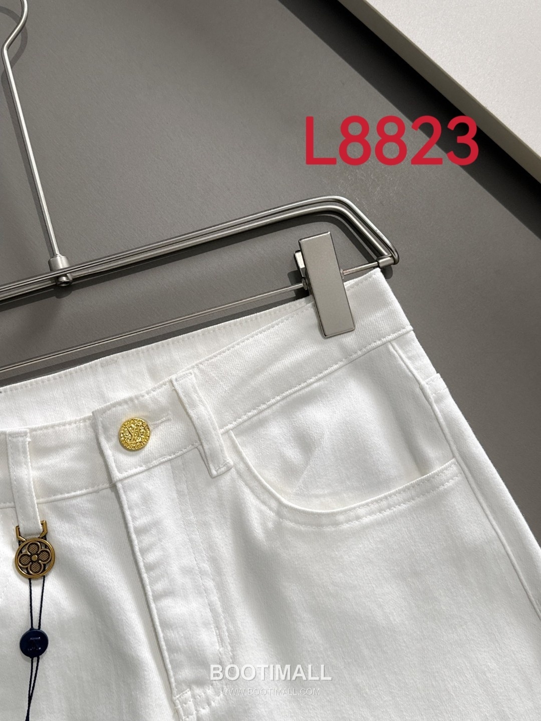 Louis Vuitton L8823 2025 Four Season Denim Slim Jeans 루이비통 L8823 2025 사계절 데님 슬림 진 팬츠 3