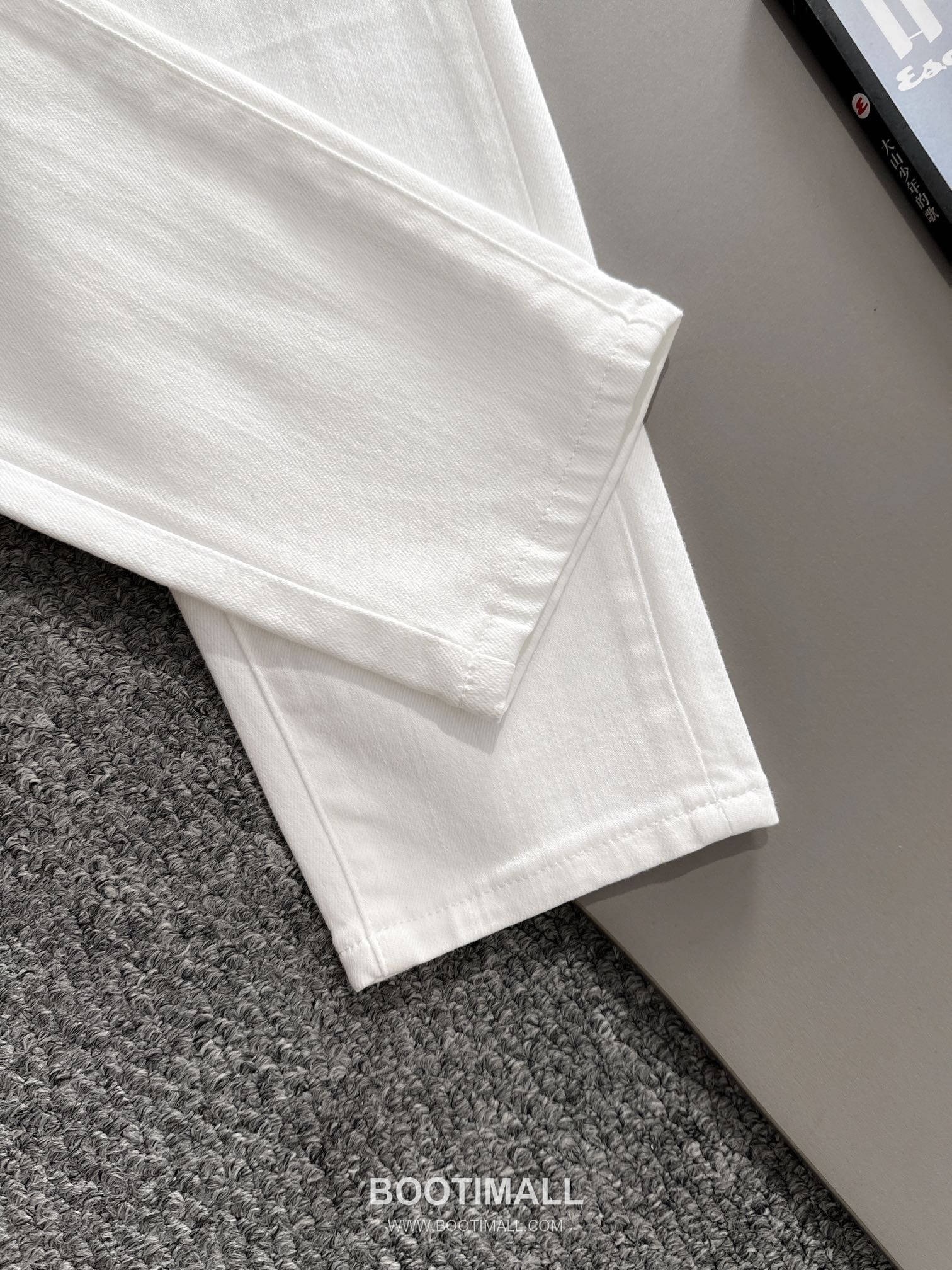 Louis Vuitton L8823 2025 Four Season Denim Slim Jeans 루이비통 L8823 2025 사계절 데님 슬림 진 팬츠 5