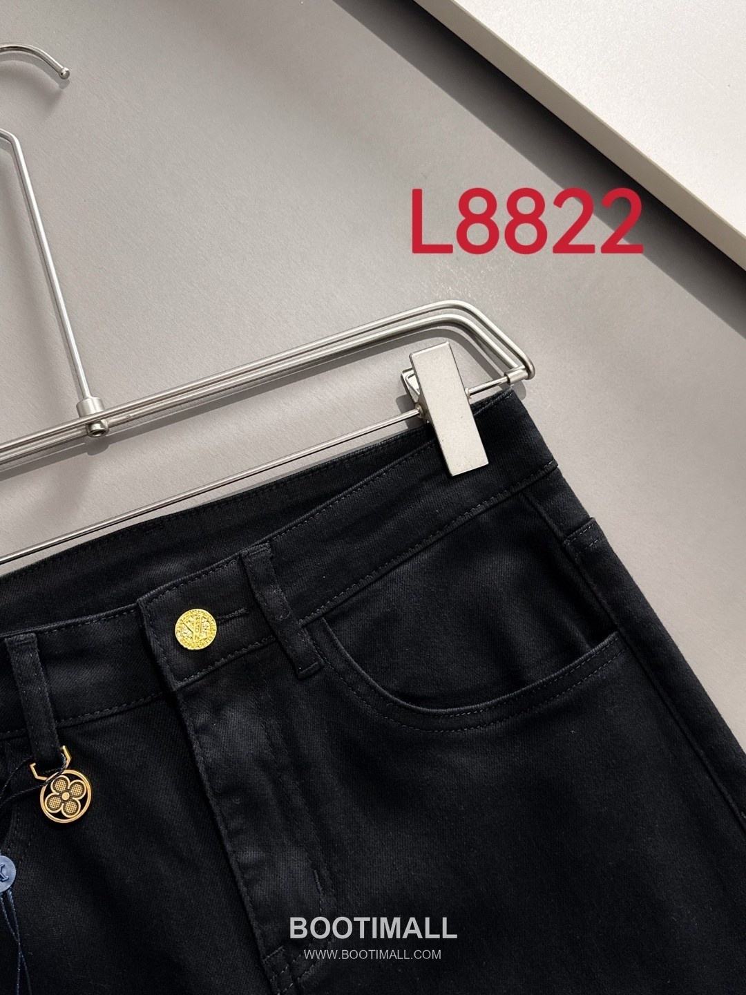 Louis Vuitton L8823 2025 Four Season Denim Slim Jeans 루이비통 L8823 2025 사계절 데님 슬림 진 팬츠 5