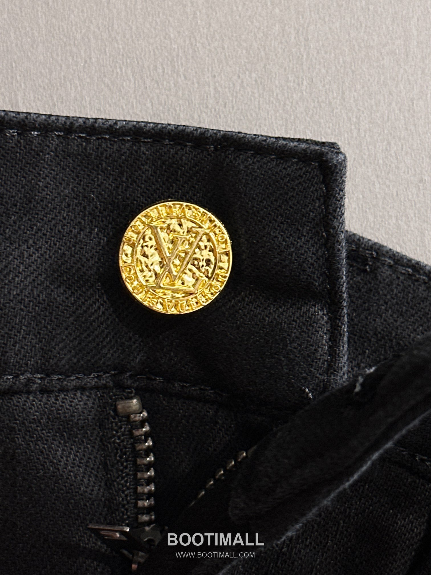 Louis Vuitton L8823 2025 Four Season Denim Slim Jeans 루이비통 L8823 2025 사계절 데님 슬림 진 팬츠 8