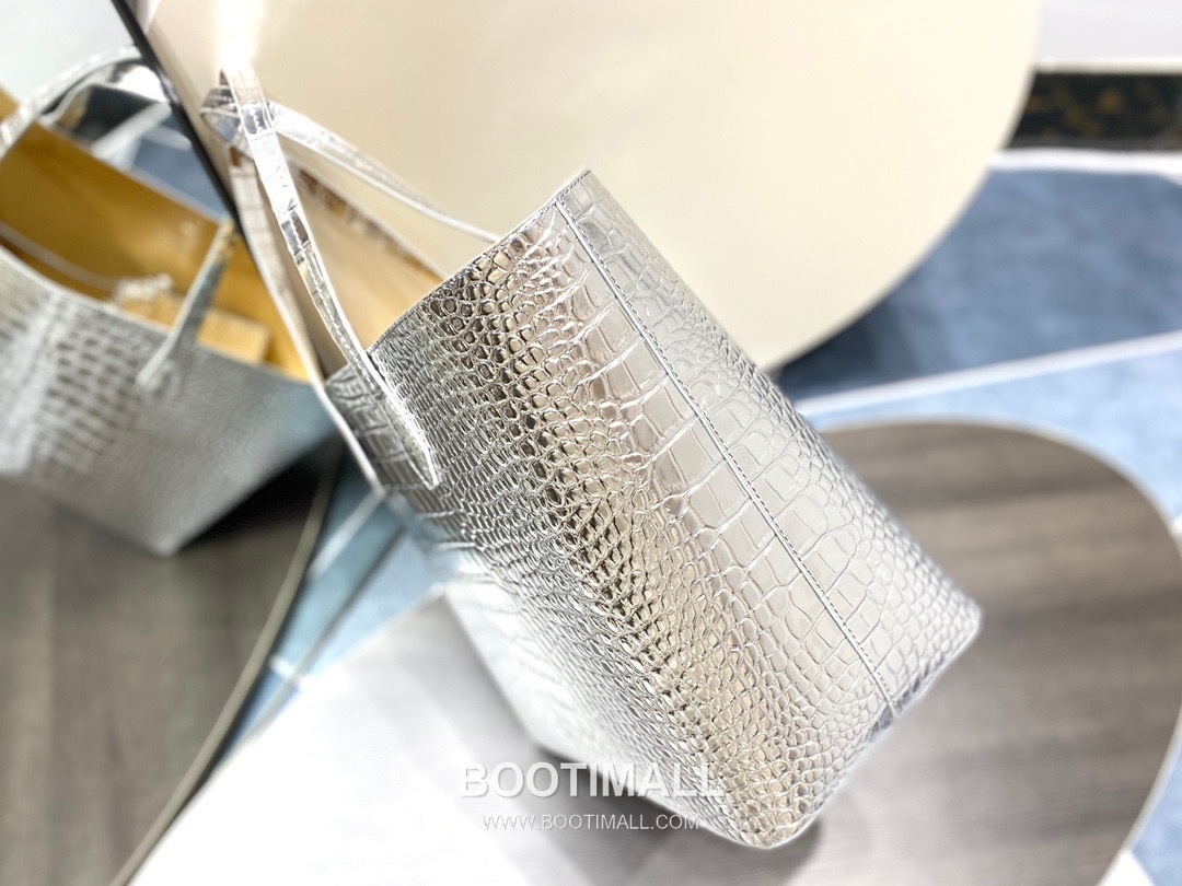 Givenchy Antigona Calfskin Tote Bag with Double Strap and Inner Zip Pocket 지방시 안티고나 카프스킨 더블 스트랩 토트백 35.5cm 4