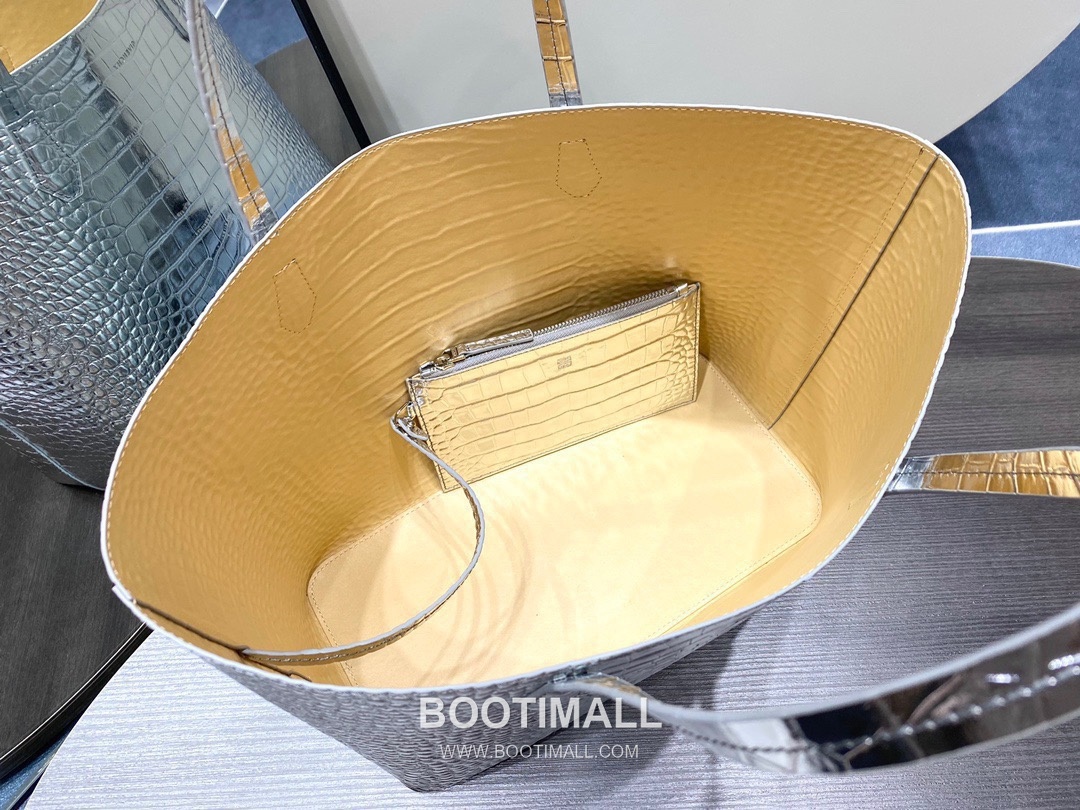 Givenchy Antigona Calfskin Tote Bag with Double Strap and Inner Zip Pocket 지방시 안티고나 카프스킨 더블 스트랩 토트백 35.5cm 7