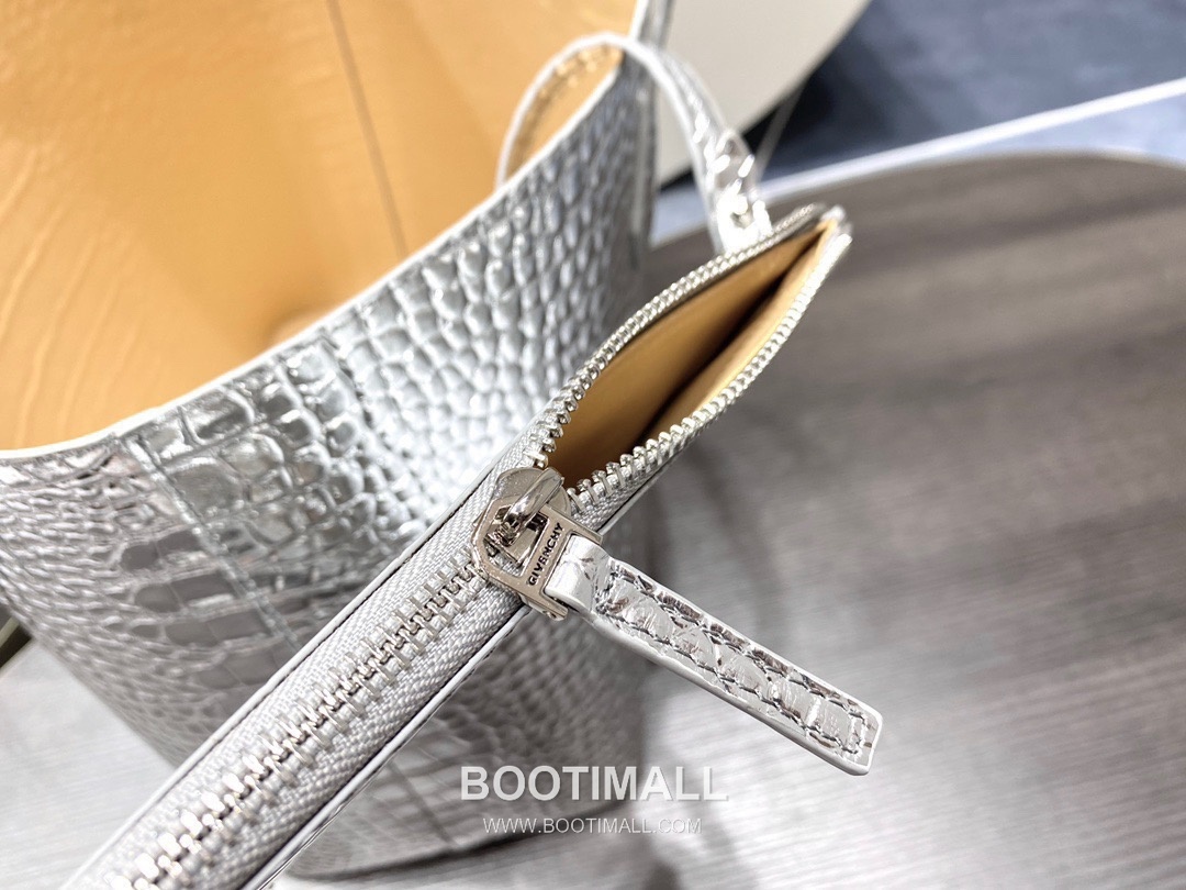 Givenchy Antigona Calfskin Tote Bag with Double Strap and Inner Zip Pocket 지방시 안티고나 카프스킨 더블 스트랩 토트백 35.5cm 8