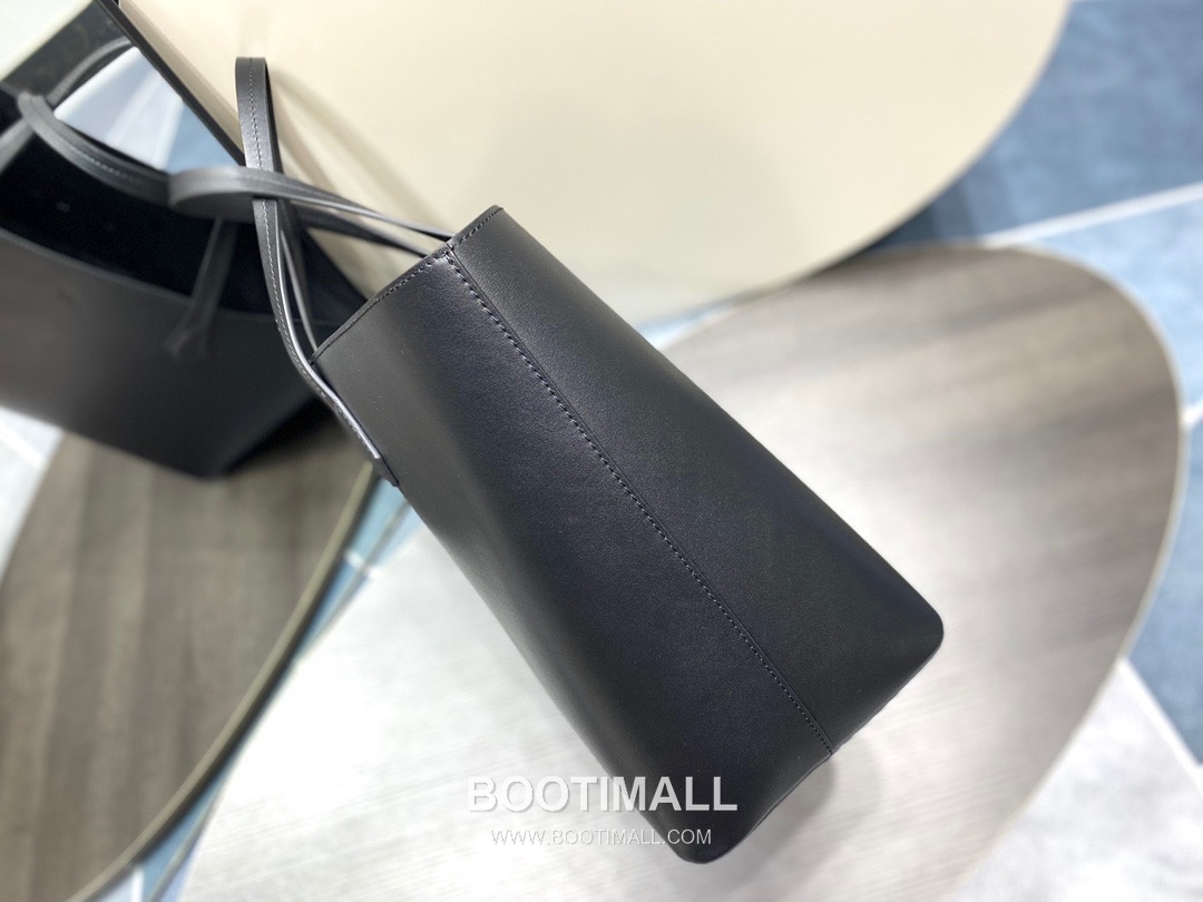 Givenchy Antigona Calfskin Tote Bag with Double Strap and Inner Zip Pocket 지방시 안티고나 카프스킨 더블 스트랩 토트백 35.5cm 5