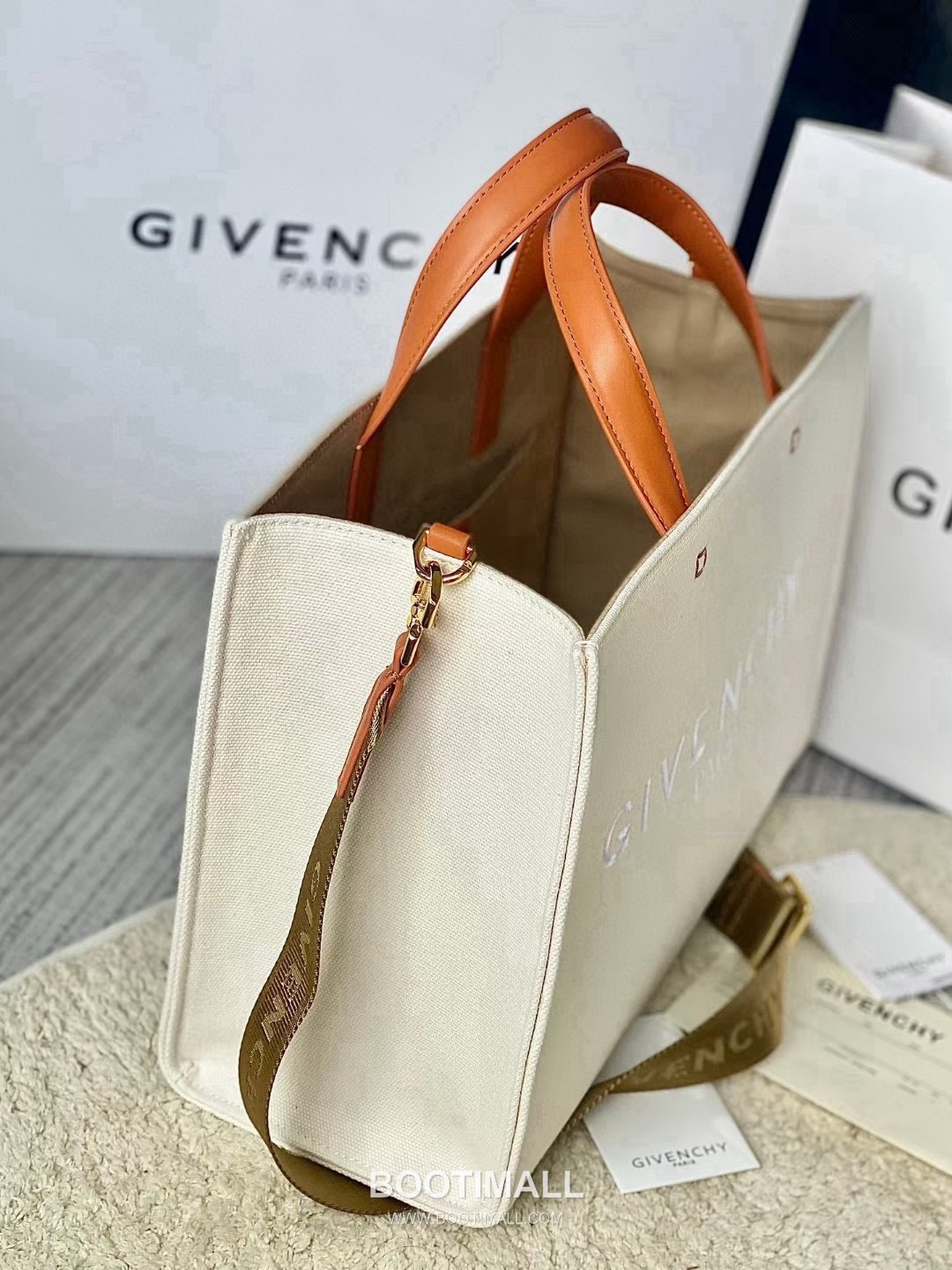 Givenchy Canvas Tote Bag with Waterproof Coated Fabric and Steel Hardware 지방시 방수 코팅 캔버스 스틸 하드웨어 토트백 37cm 2