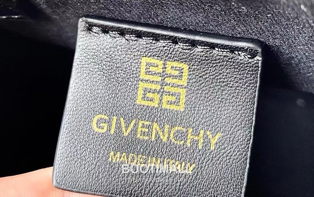 Givenchy Canvas Tote Bag with Waterproof Coated Fabric and Steel Hardware Vertical Mini Tote 지방시 방수 코팅 캔버스 스틸 하드웨어 버티컬 미니 토트백 299019 17cm 8