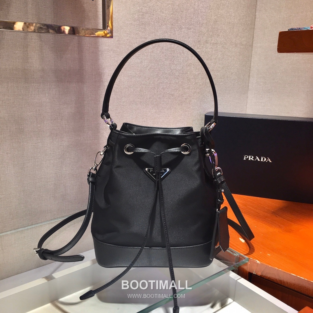 Prada Nylon Bucket Bag with Saffiano Calfskin Trim and Drawstring Closure 프라다 나일론 사피아노 카프스킨 트림 드로스트링 버킷백 1BE055 24cm 1