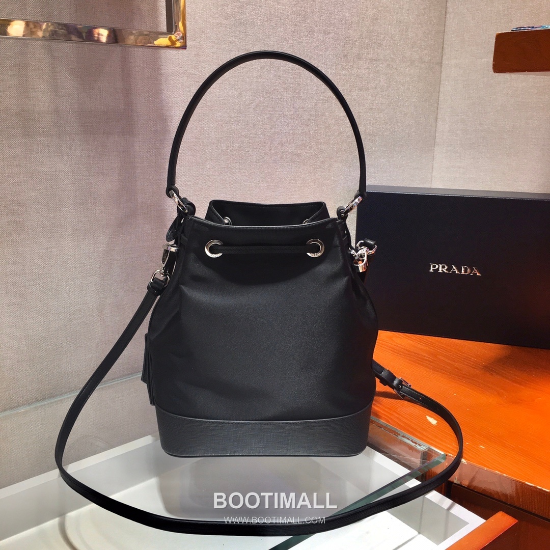 Prada Nylon Bucket Bag with Saffiano Calfskin Trim and Drawstring Closure 프라다 나일론 사피아노 카프스킨 트림 드로스트링 버킷백 1BE055 24cm 5