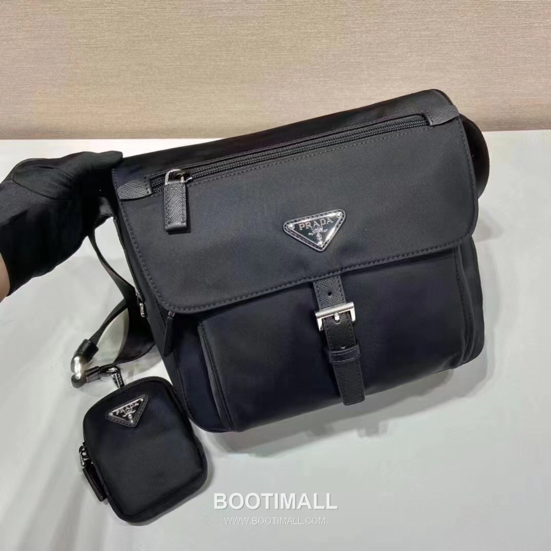 Prada Nylon Crossbody Bag with Saffiano Trim and Front Pocket Detail 프라다 나일론 사피아노 트림 프론트 포켓 크로스바디백 1BD994 25cm 2