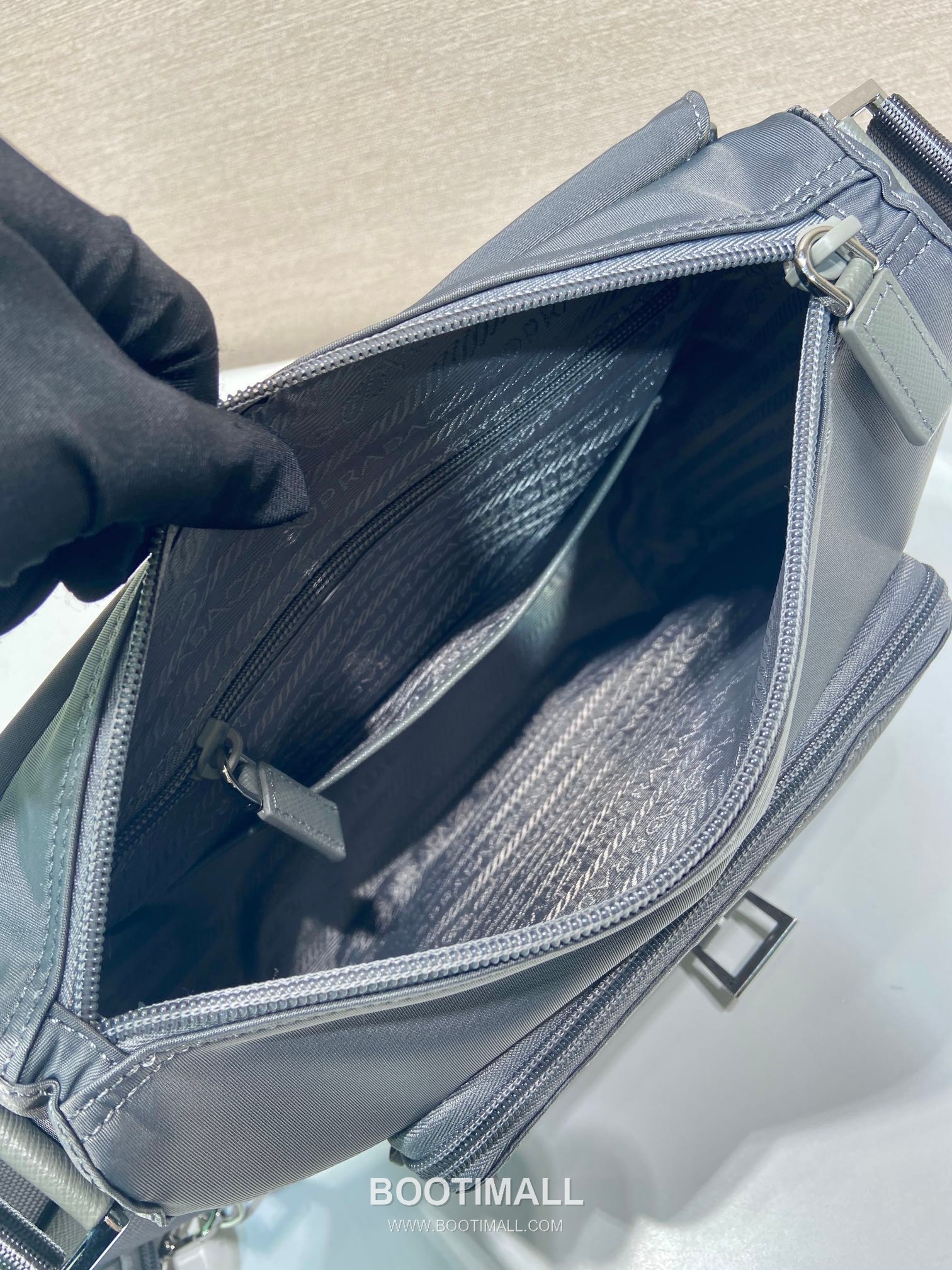 Prada Nylon Crossbody Bag with Saffiano Trim and Detachable Pouch Detail 프라다 나일론 사피아노 트림 탈부착 파우치 크로스바디백 1BD994 25cm 8