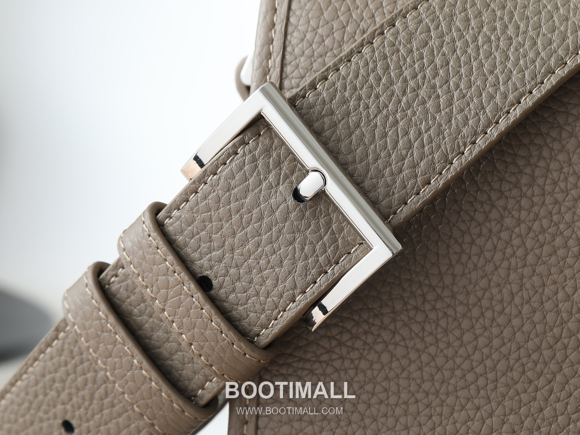 Prada Calfskin Messenger Bag with Flap and Magnetic Closure 프라다 카프스킨 플랩 마그네틱 클로저 메신저백 2VD074 32cm 6