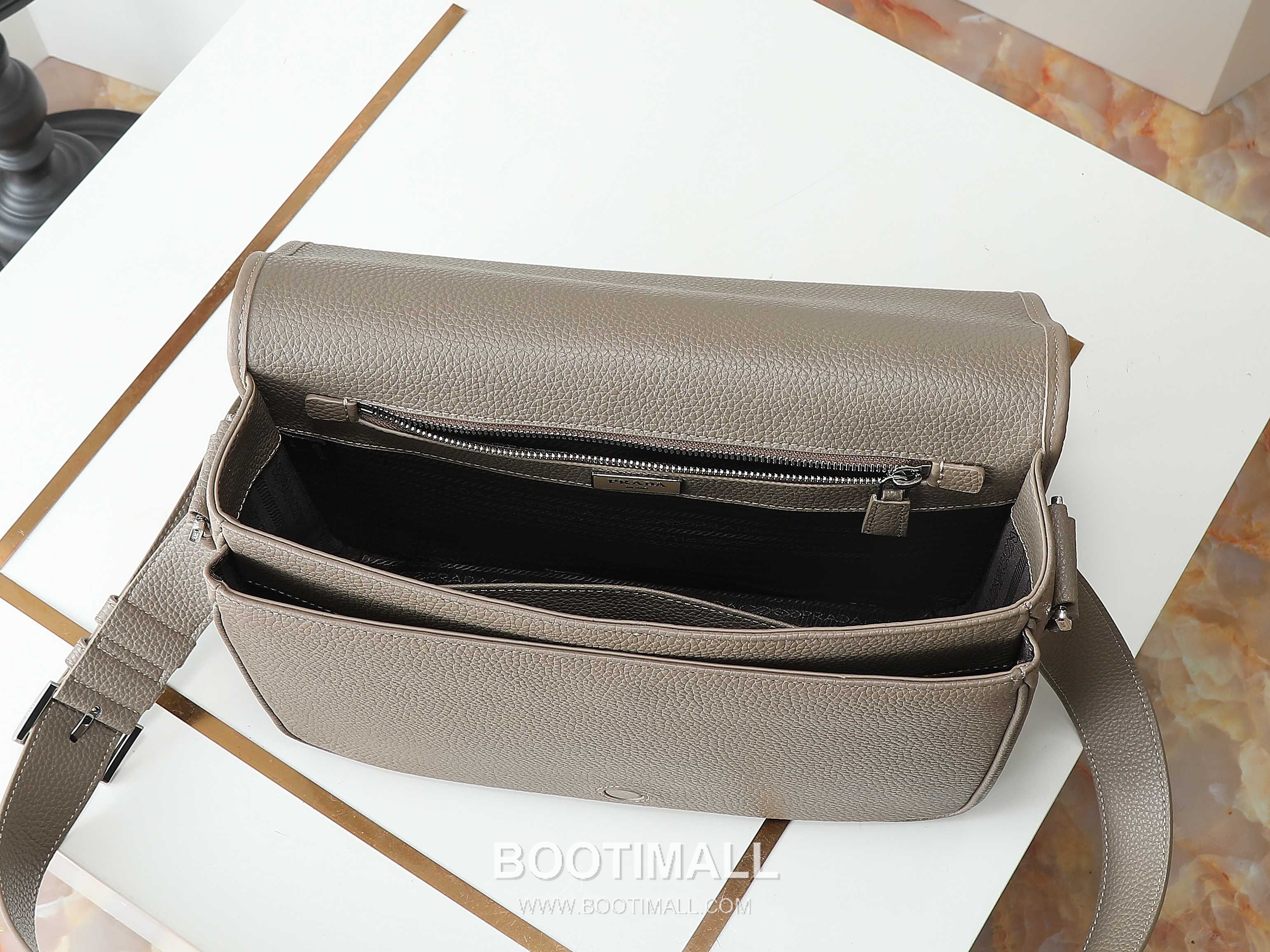 Prada Calfskin Messenger Bag with Flap and Magnetic Closure 프라다 카프스킨 플랩 마그네틱 클로저 메신저백 2VD074 32cm 7