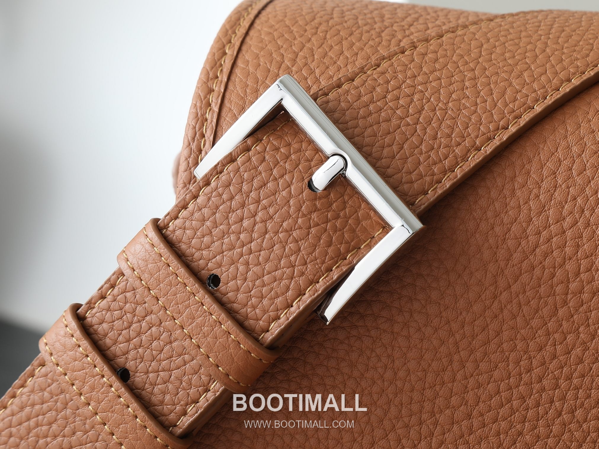 Prada Calfskin Messenger Bag with Flap and Magnetic Closure 프라다 카프스킨 플랩 마그네틱 클로저 메신저백 2VD074 32cm 6