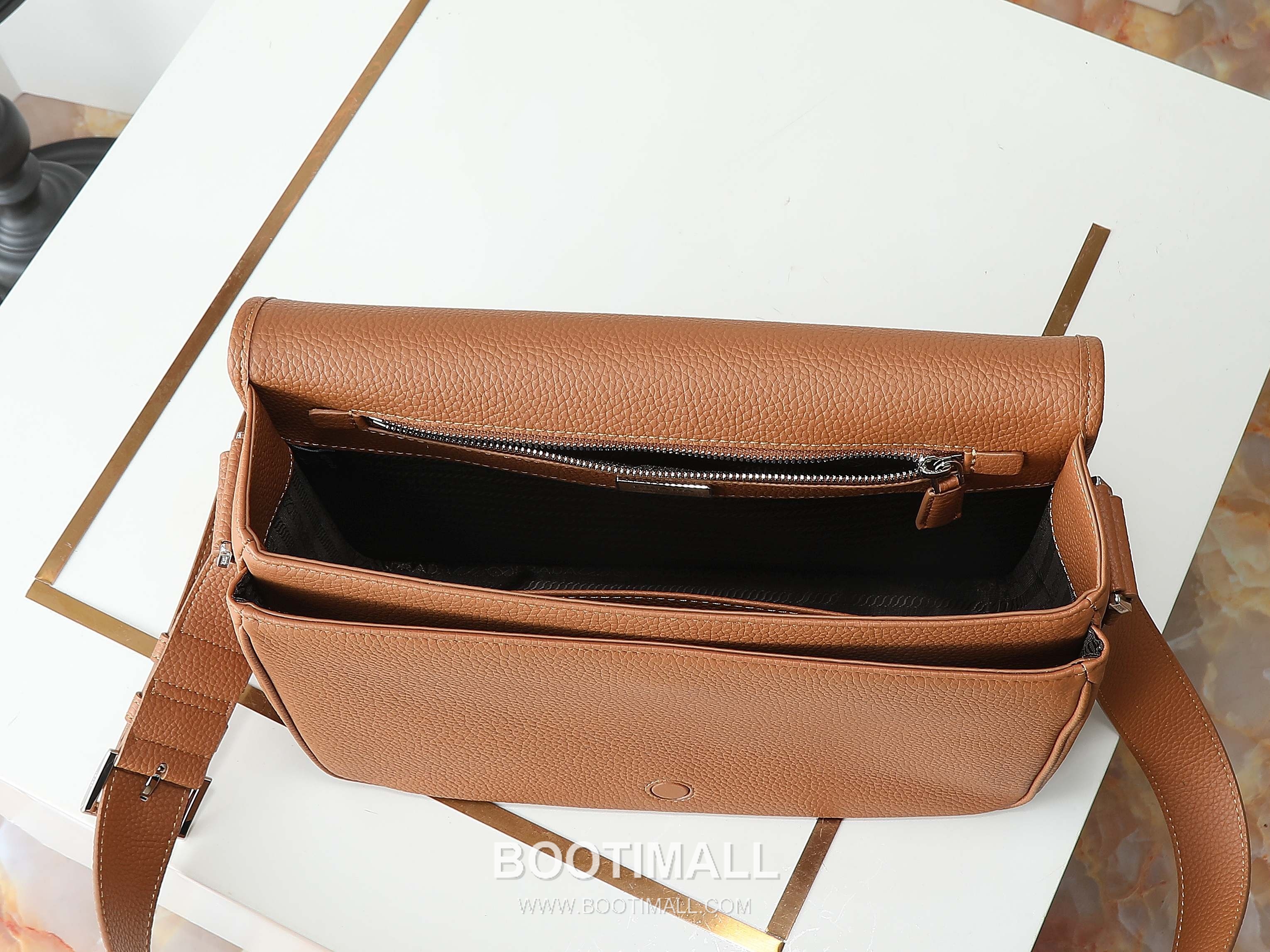 Prada Calfskin Messenger Bag with Flap and Magnetic Closure 프라다 카프스킨 플랩 마그네틱 클로저 메신저백 2VD074 32cm 7
