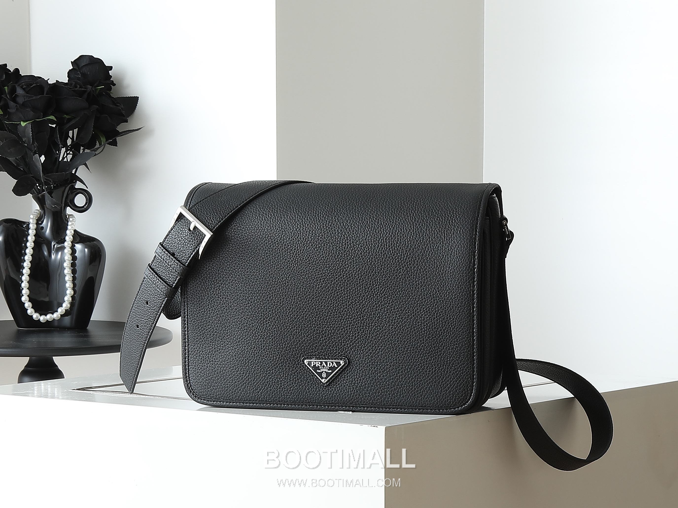 Prada Calfskin Messenger Bag with Flap and Magnetic Closure 프라다 카프스킨 플랩 마그네틱 클로저 메신저백 2VD074 32cm 1
