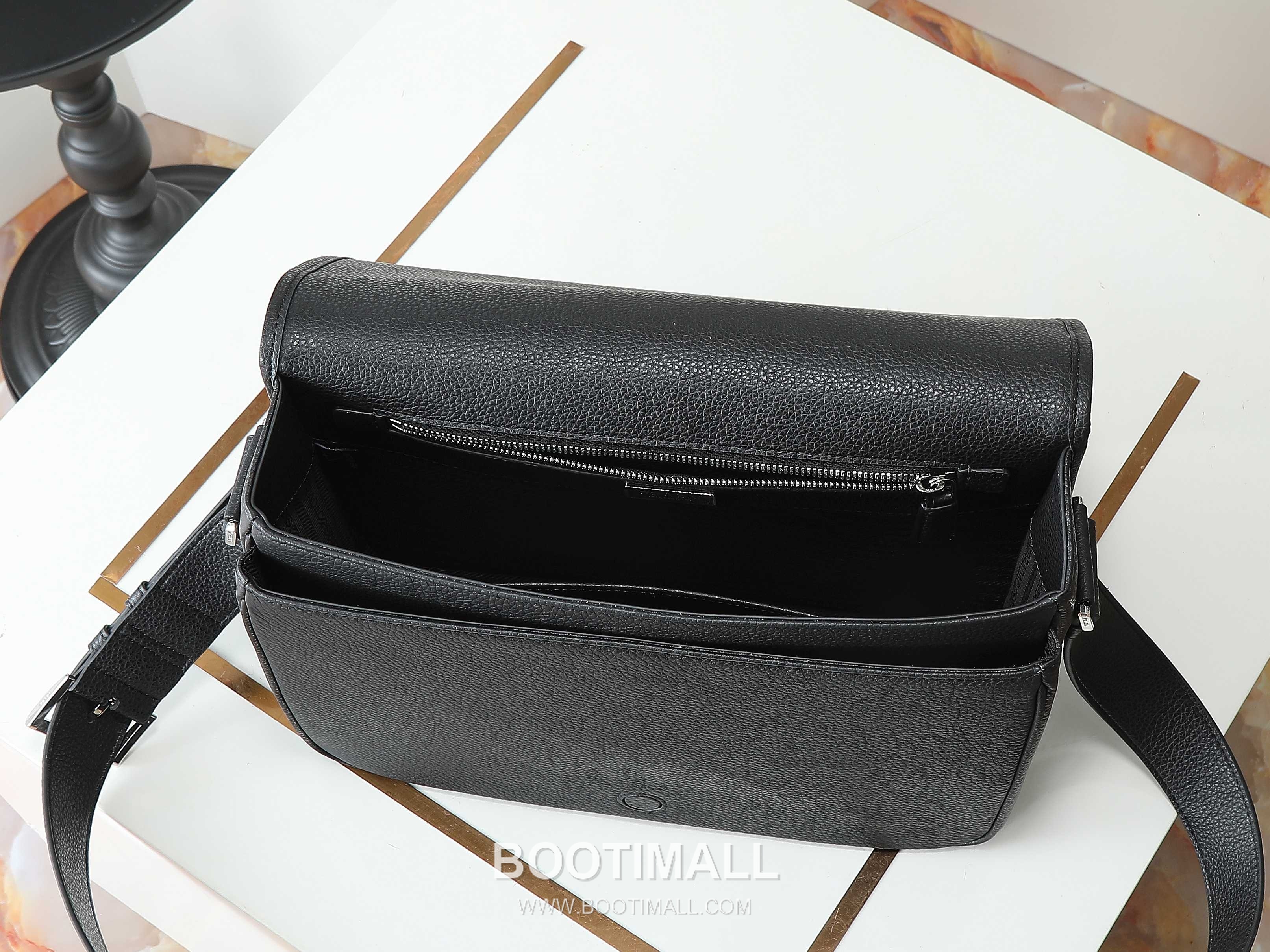 Prada Calfskin Messenger Bag with Flap and Magnetic Closure 프라다 카프스킨 플랩 마그네틱 클로저 메신저백 2VD074 32cm 7