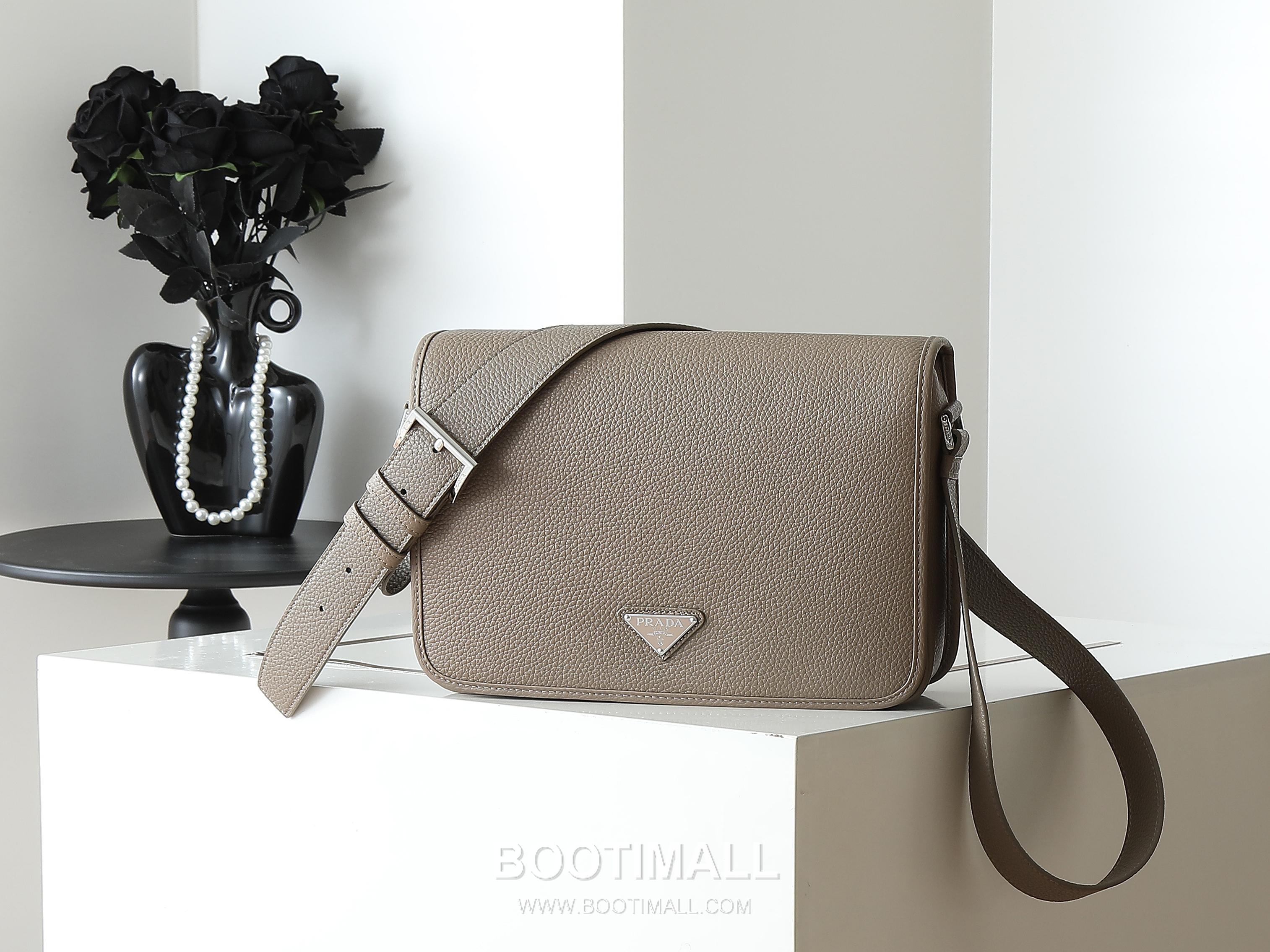 Prada Calfskin Messenger Bag with Flap and Magnetic Closure 프라다 카프스킨 플랩 마그네틱 클로저 메신저백 2VD075 30cm 1