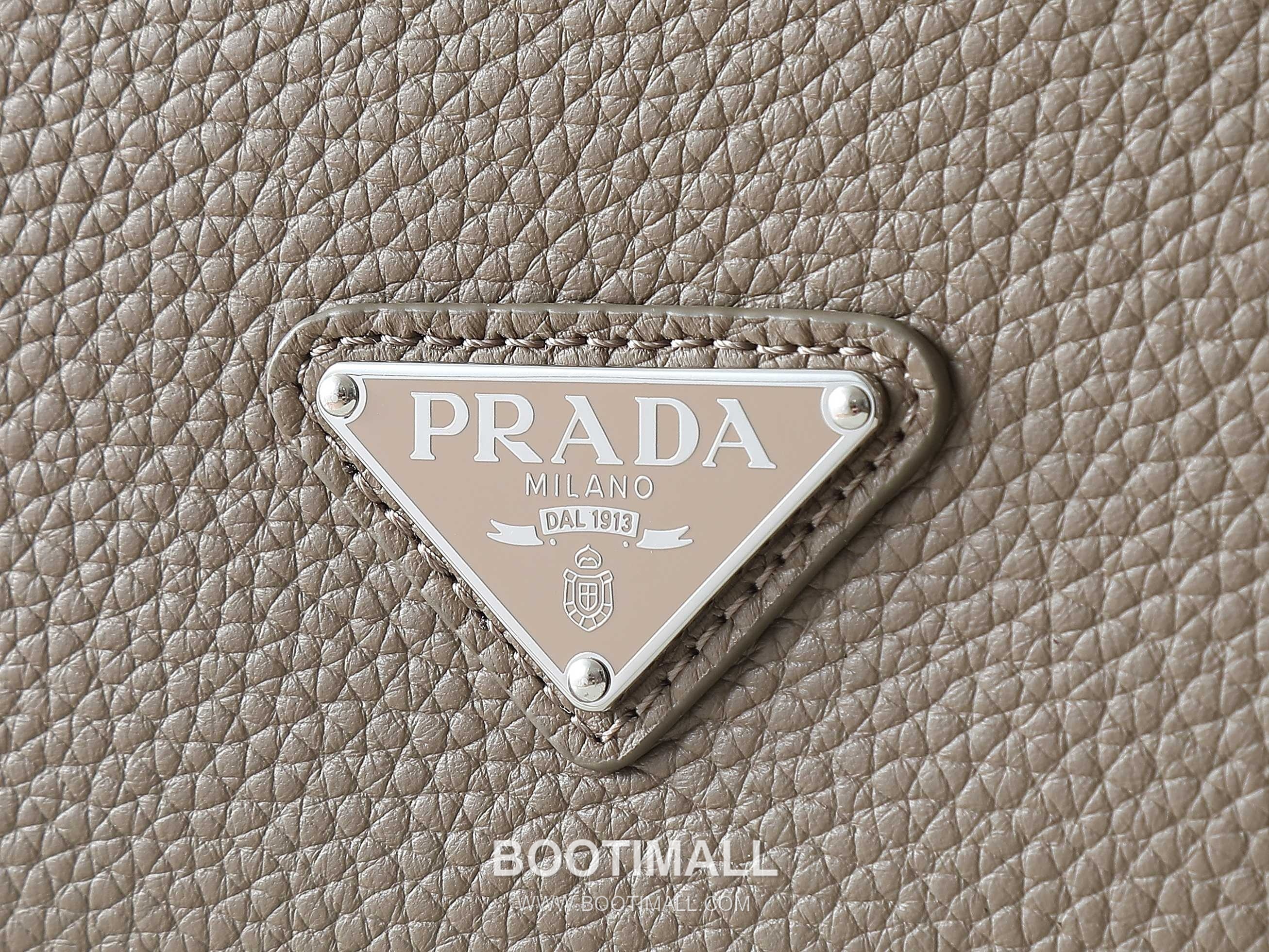 Prada Calfskin Messenger Bag with Flap and Magnetic Closure 프라다 카프스킨 플랩 마그네틱 클로저 메신저백 2VD075 30cm 5