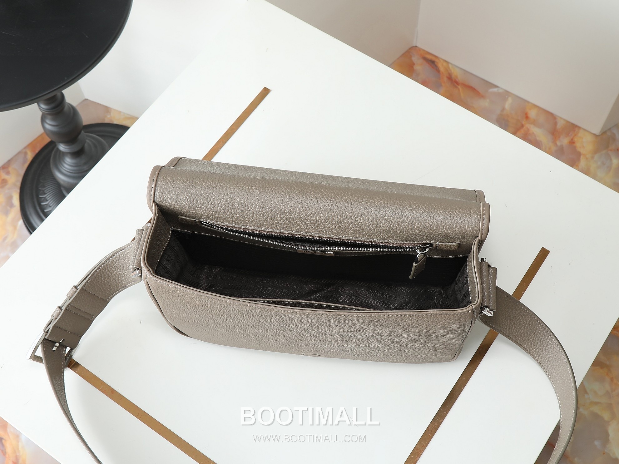Prada Calfskin Messenger Bag with Flap and Magnetic Closure 프라다 카프스킨 플랩 마그네틱 클로저 메신저백 2VD075 30cm 7